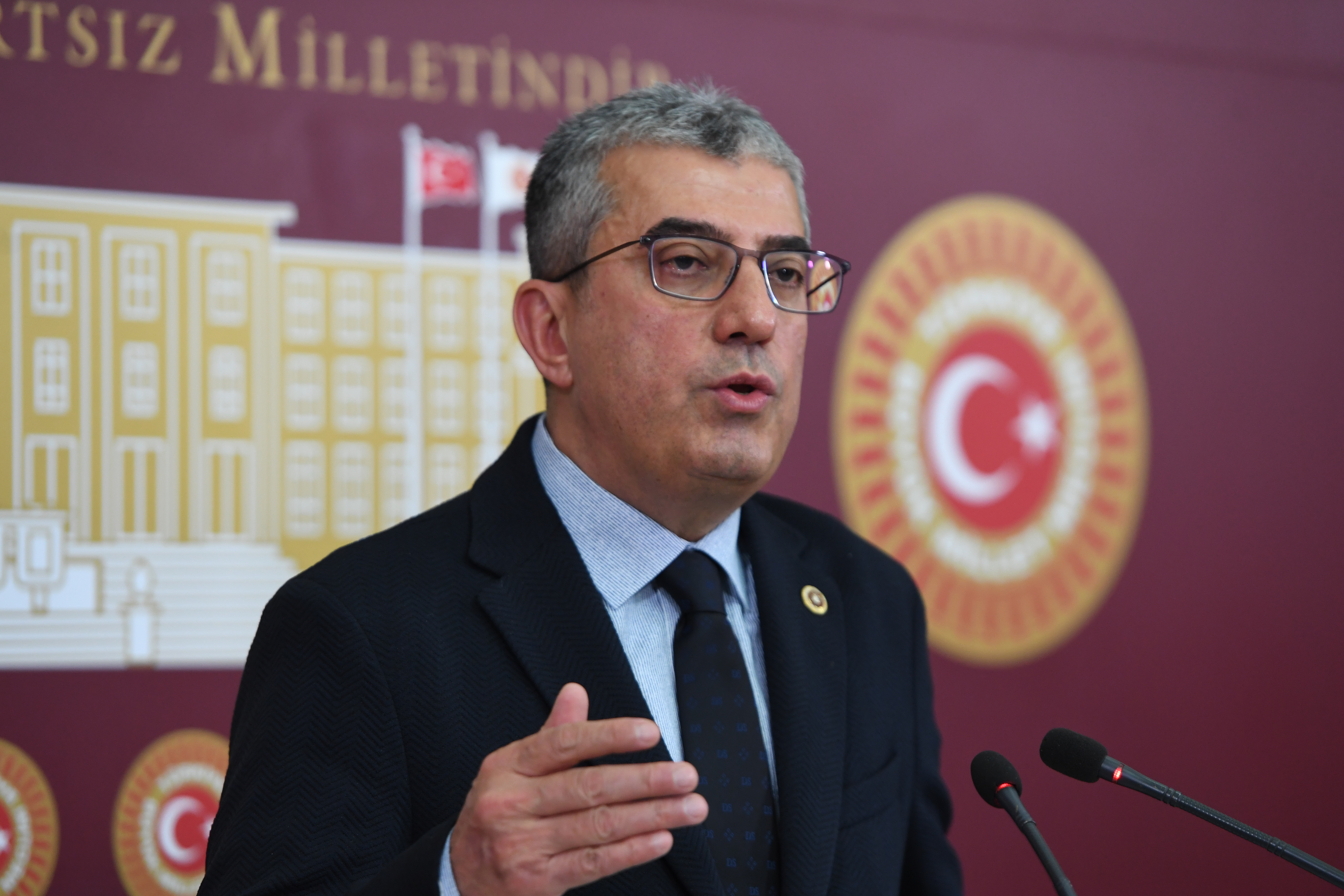 Gökhan Günaydın: Oy Sahtekarlığı Yapan Bir Bakana Hazineyi Teslim Ettiler
