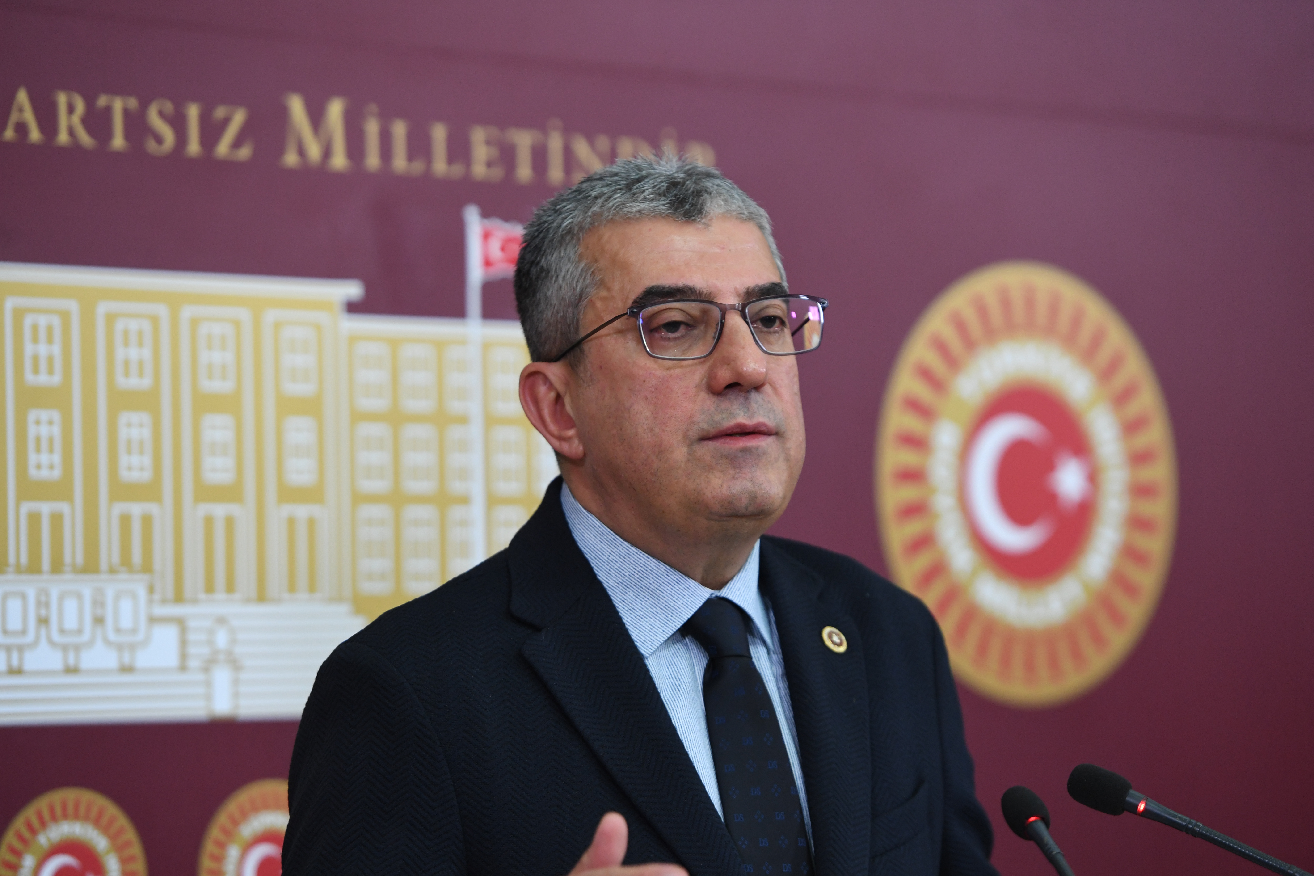 Gökhan Günaydın: Oy Sahtekarlığı Yapan Bir Bakana Hazineyi Teslim Ettiler