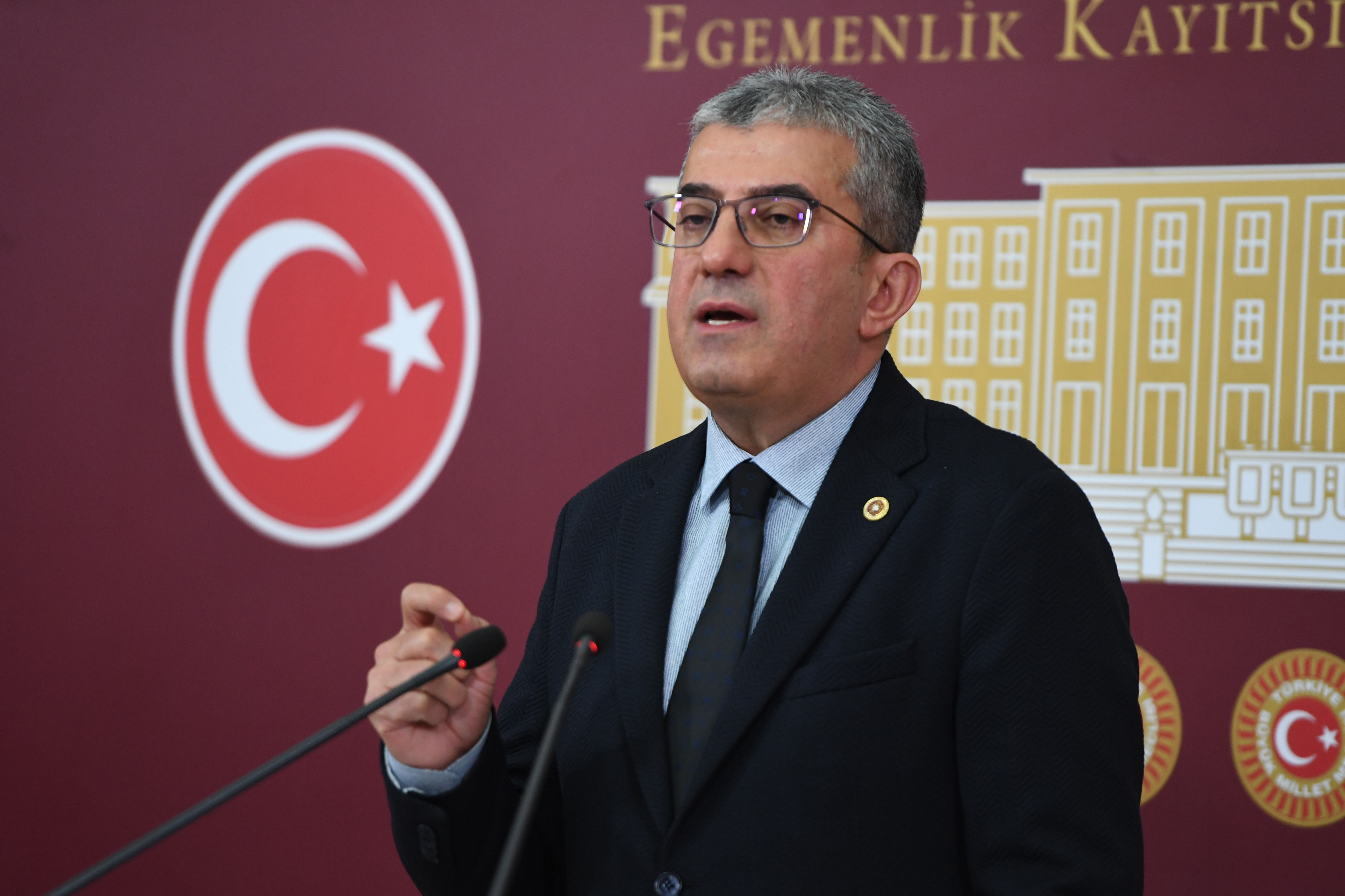 Gökhan Günaydın: Oy Sahtekarlığı Yapan Bir Bakana Hazineyi Teslim Ettiler