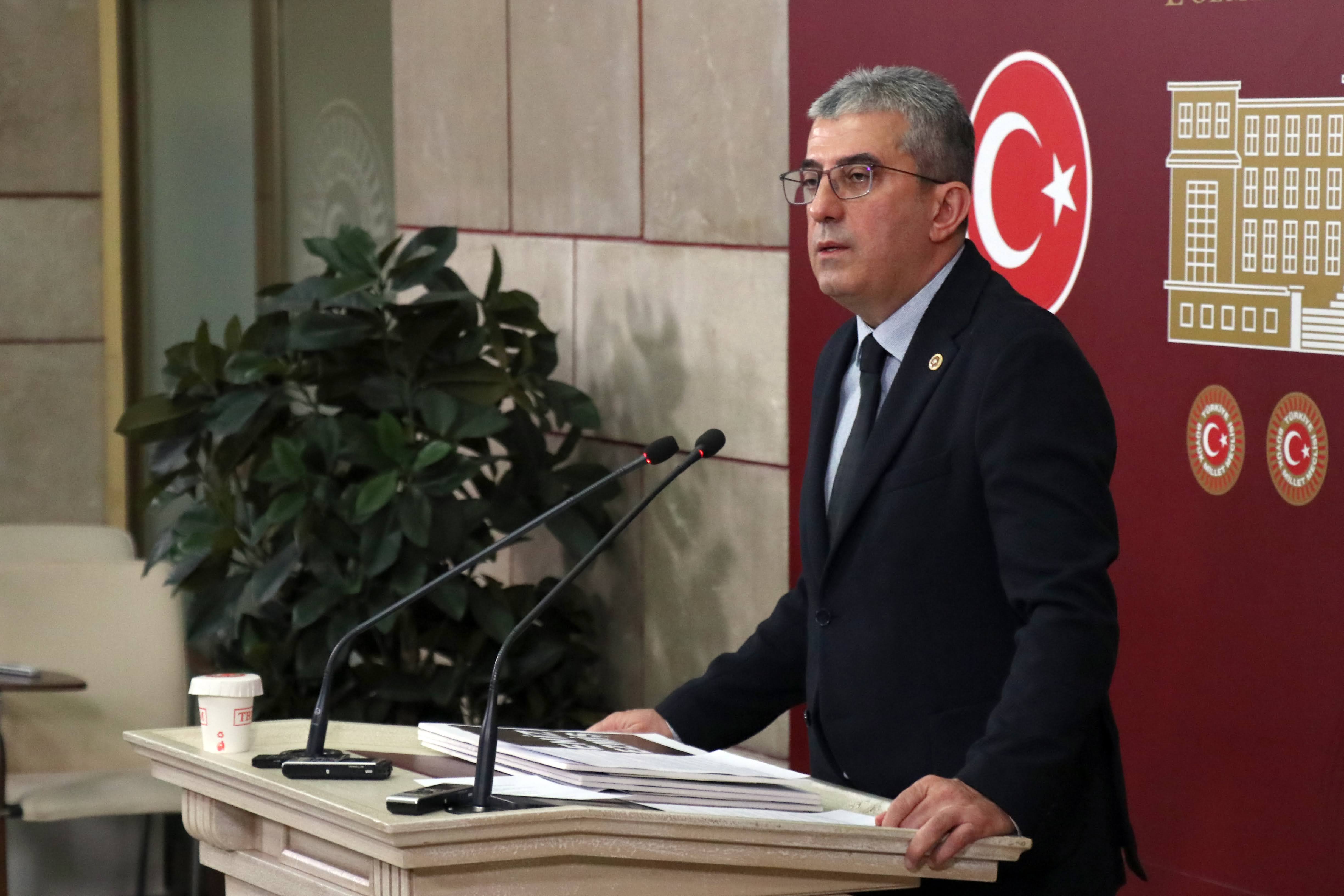 Gökhan Günaydın: Oy Sahtekarlığı Yapan Bir Bakana Hazineyi Teslim Ettiler