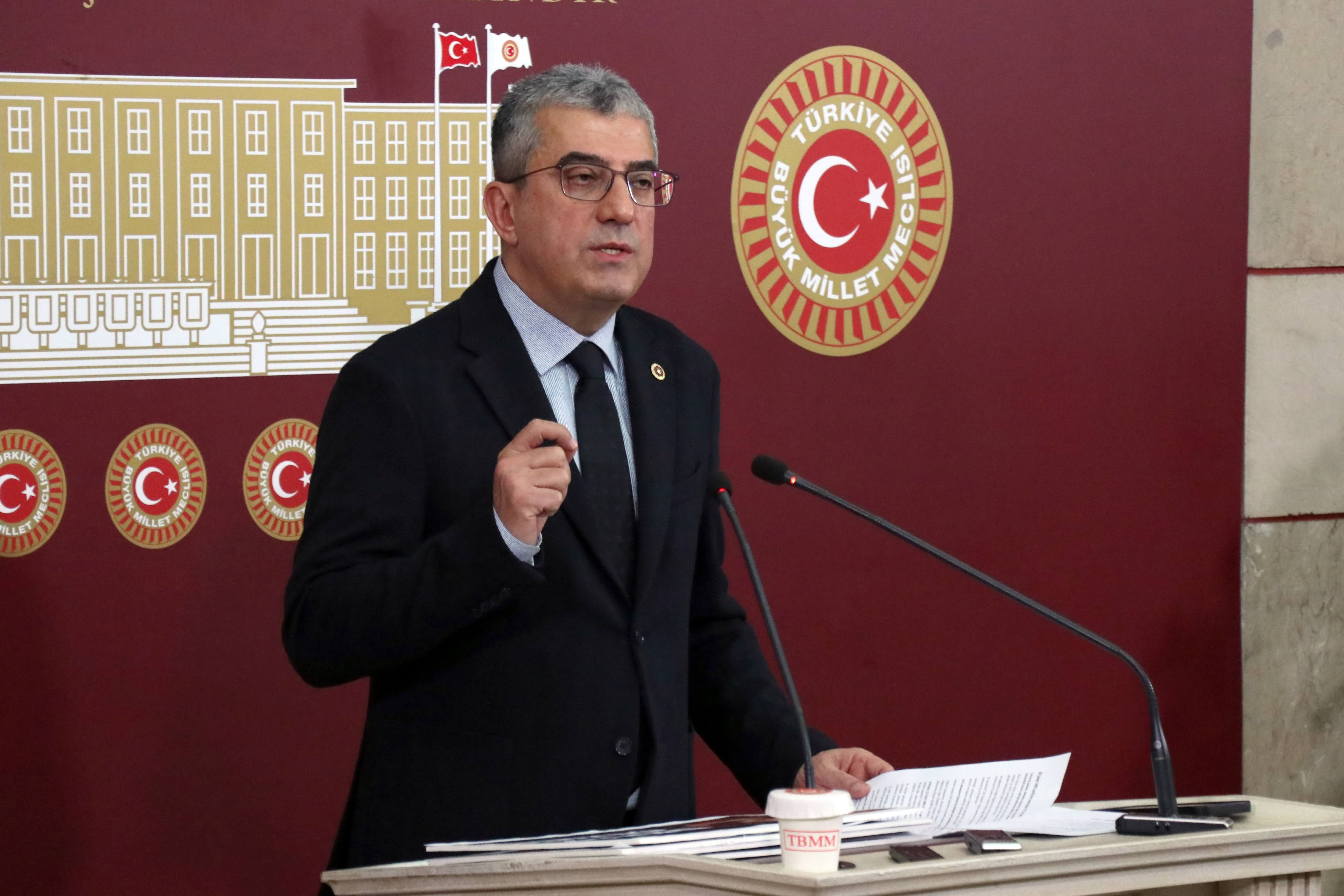 Gökhan Günaydın: Oy Sahtekarlığı Yapan Bir Bakana Hazineyi Teslim Ettiler