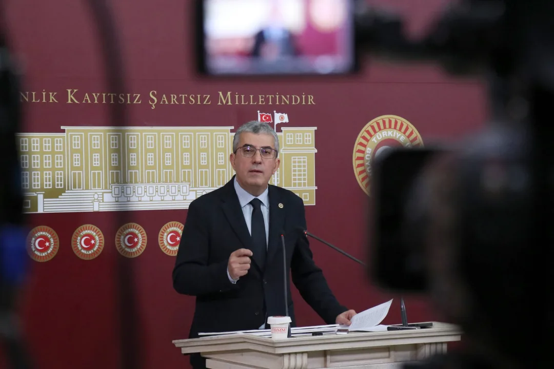 Gökhan Günaydın: Oy Sahtekarlığı Yapan Bir Bakana Hazineyi Teslim Ettiler