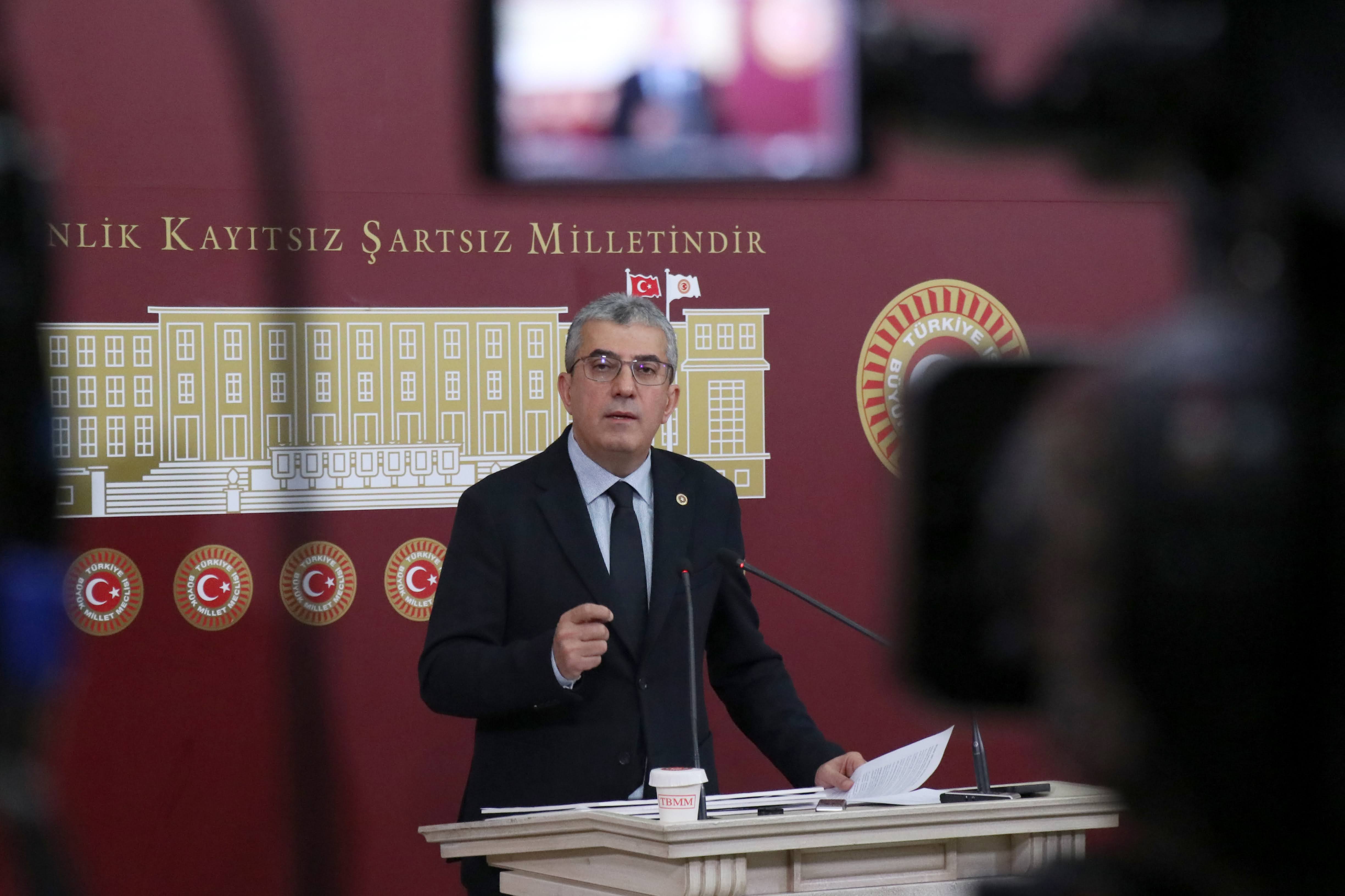 Gökhan Günaydın: Oy Sahtekarlığı Yapan Bir Bakana Hazineyi Teslim Ettiler