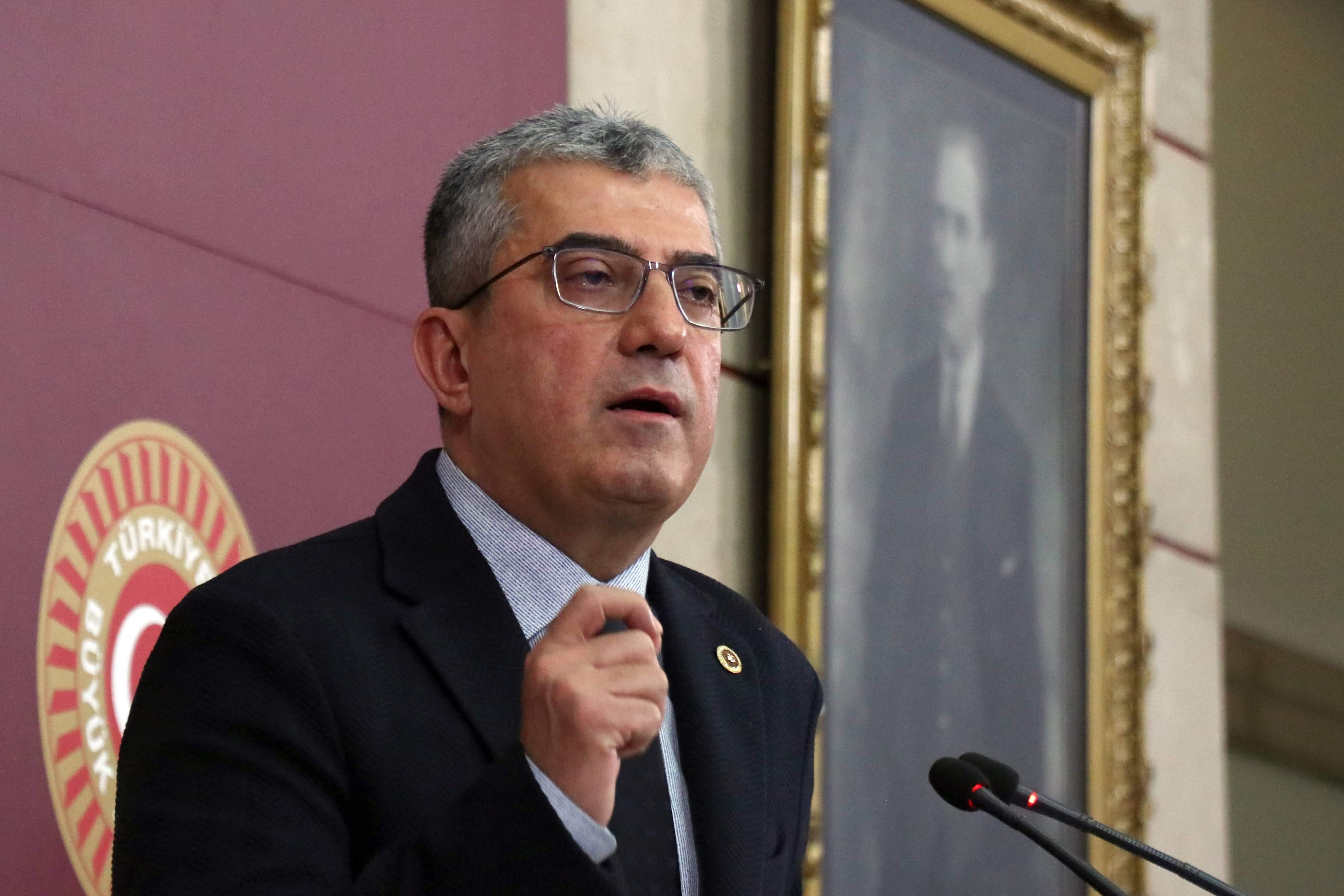 Gökhan Günaydın: Oy Sahtekarlığı Yapan Bir Bakana Hazineyi Teslim Ettiler