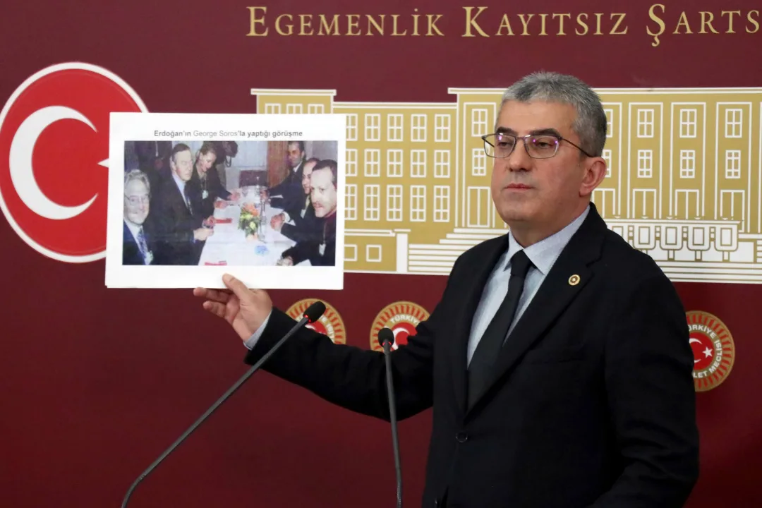 Gökhan Günaydın: Oy Sahtekarlığı Yapan Bir Bakana Hazineyi Teslim Ettiler