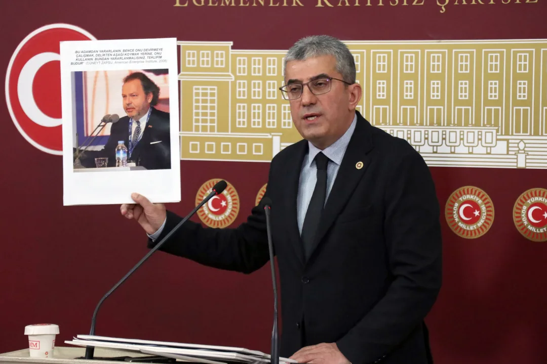 Gökhan Günaydın: Oy Sahtekarlığı Yapan Bir Bakana Hazineyi Teslim Ettiler