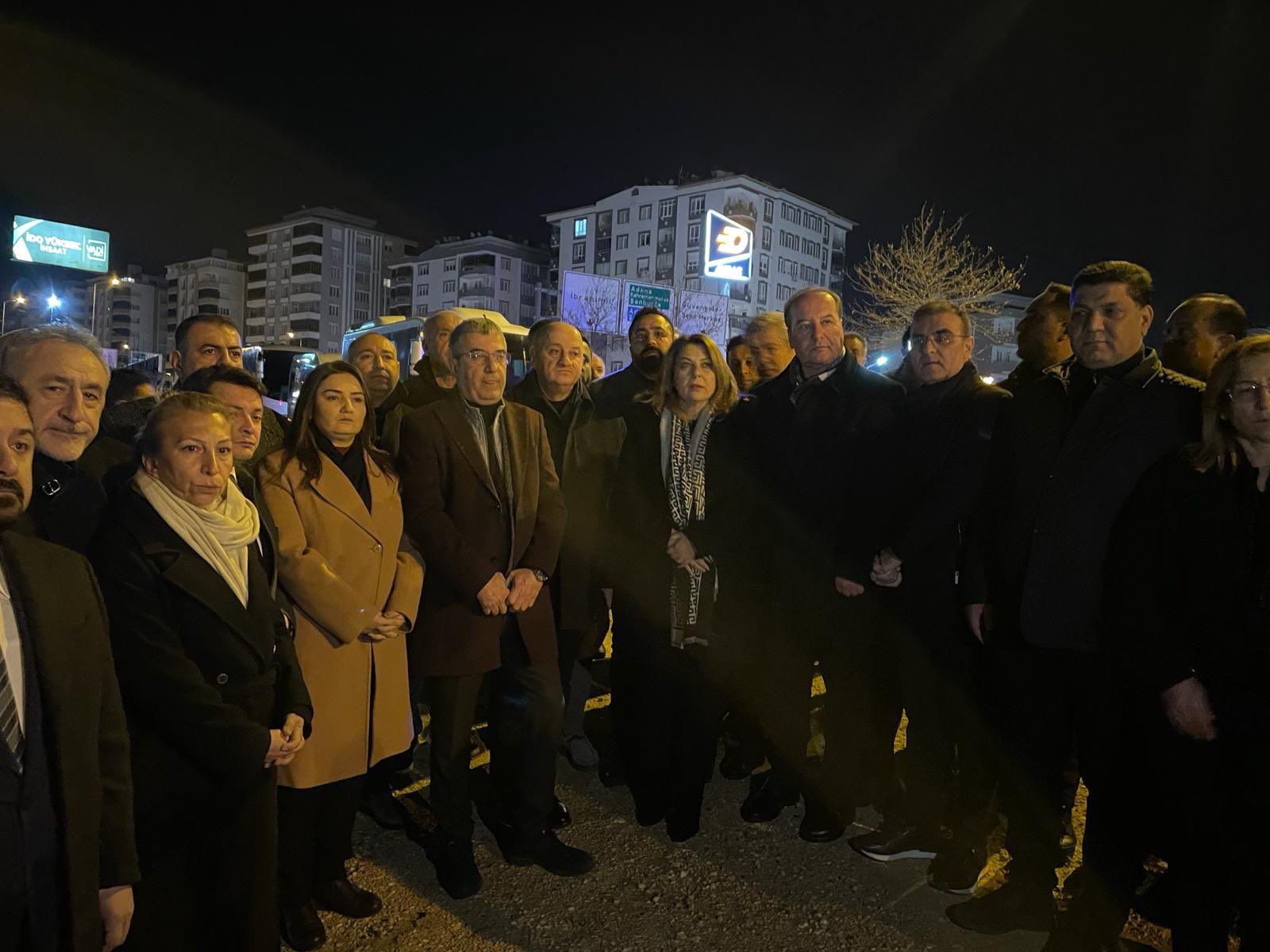 Gaziantep Merkez’de 134 vatandaşlarımıza mezar olan Polat Sitesi’nin önündeyiz.