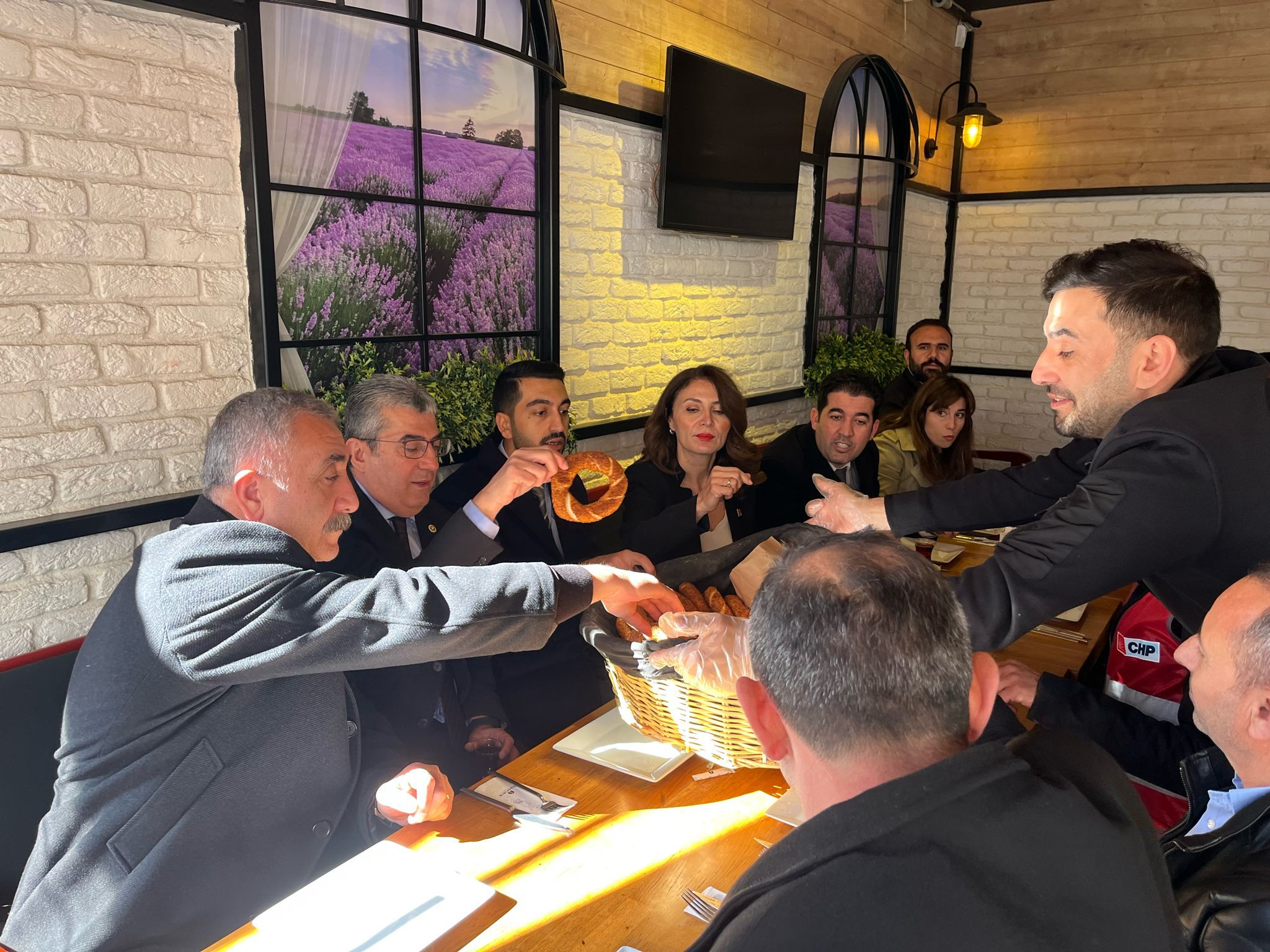 Belediye Başkan Adayımız Eren Ali Bingöl ve Yol Arkadaşlarımızla Tuzla’dayız