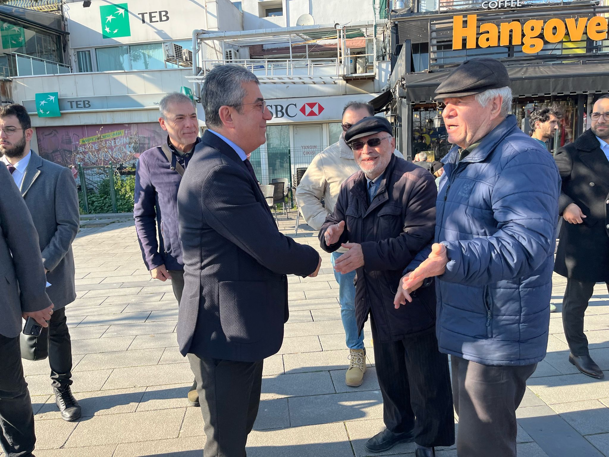 Belediye Başkan Adayımız Tarık Balyalı ve Değerli Örgütümüzle Pendik Sokaklarındayız