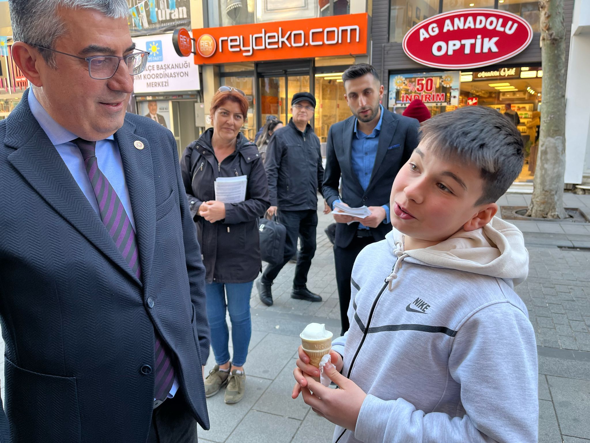 Belediye Başkan Adayımız Tarık Balyalı ve Değerli Örgütümüzle Pendik Sokaklarındayız