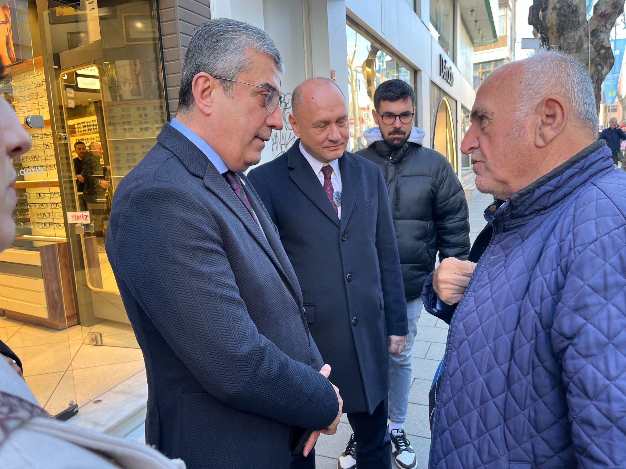 Belediye Başkan Adayımız Tarık Balyalı ve Değerli Örgütümüzle Pendik Sokaklarındayız