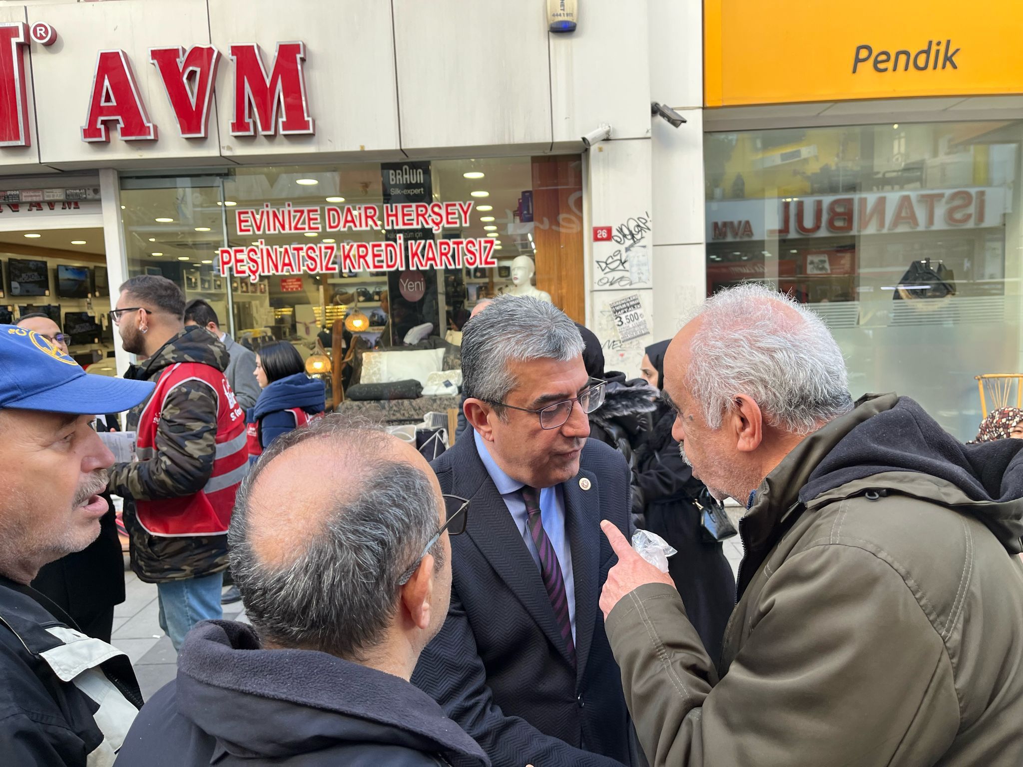 Belediye Başkan Adayımız Tarık Balyalı ve Değerli Örgütümüzle Pendik Sokaklarındayız