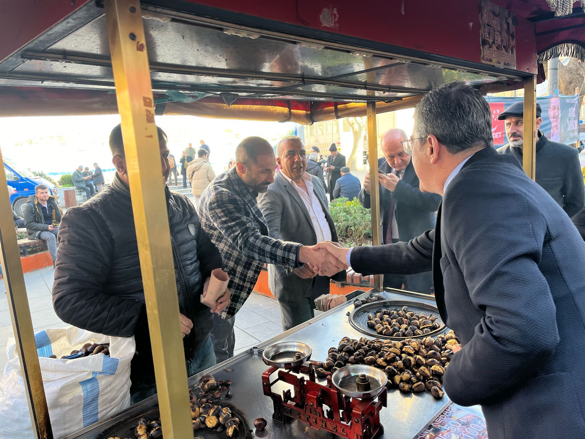 Belediye Başkan Adayımız Tarık Balyalı ve Değerli Örgütümüzle Pendik Sokaklarındayız