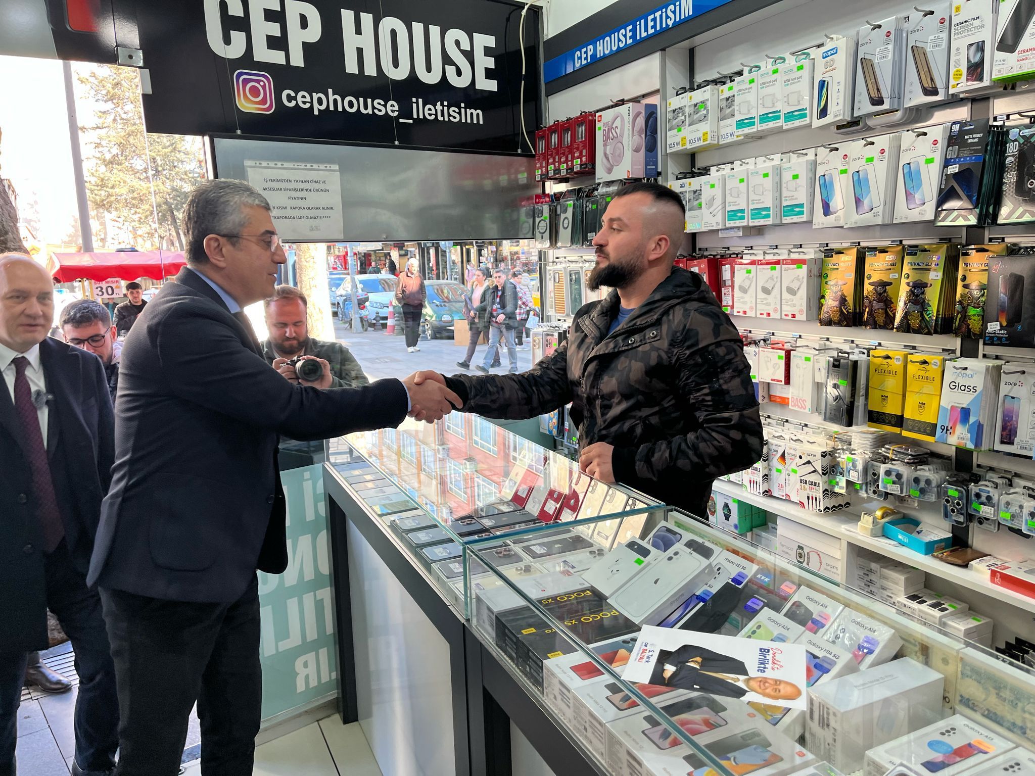 Belediye Başkan Adayımız Tarık Balyalı ve Değerli Örgütümüzle Pendik Sokaklarındayız