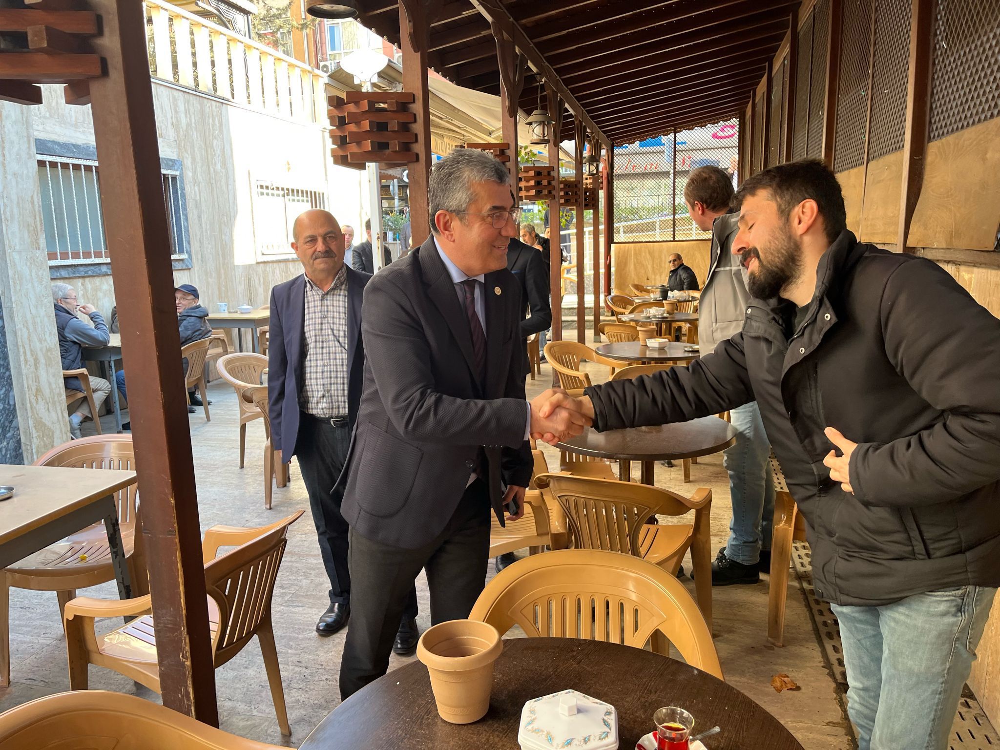 Belediye Başkan Adayımız Tarık Balyalı ve Değerli Örgütümüzle Pendik Sokaklarındayız