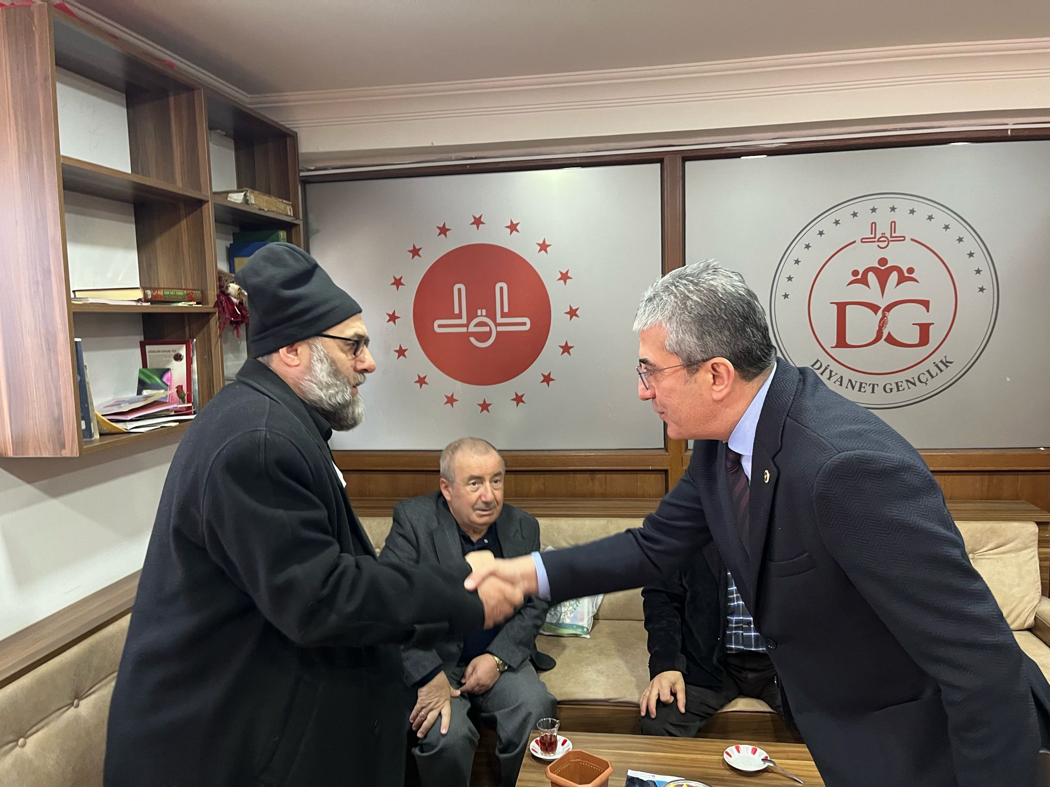 Belediye Başkan Adayımız Tarık Balyalı ve Değerli Örgütümüzle Pendik Sokaklarındayız
