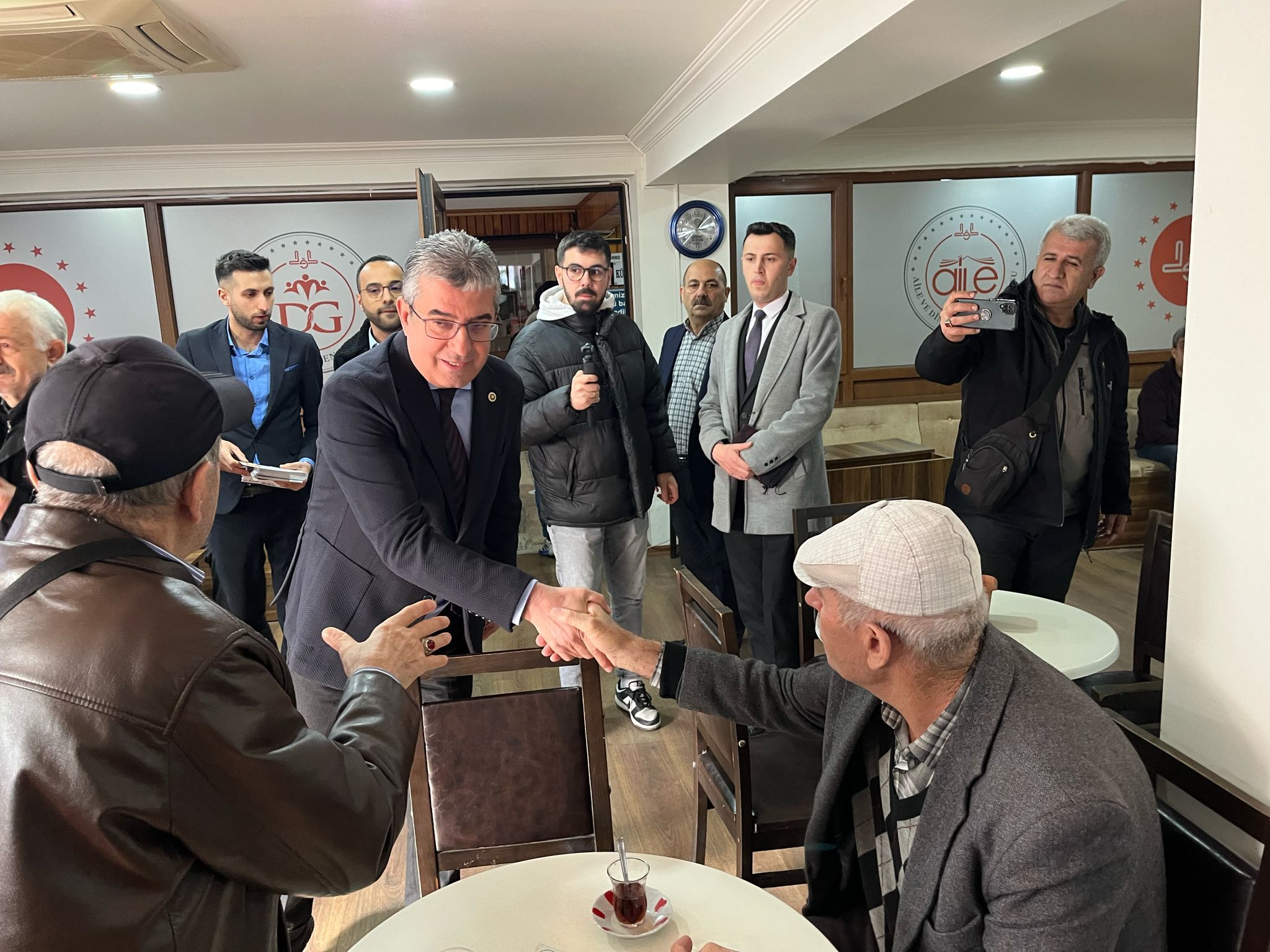 Belediye Başkan Adayımız Tarık Balyalı ve Değerli Örgütümüzle Pendik Sokaklarındayız