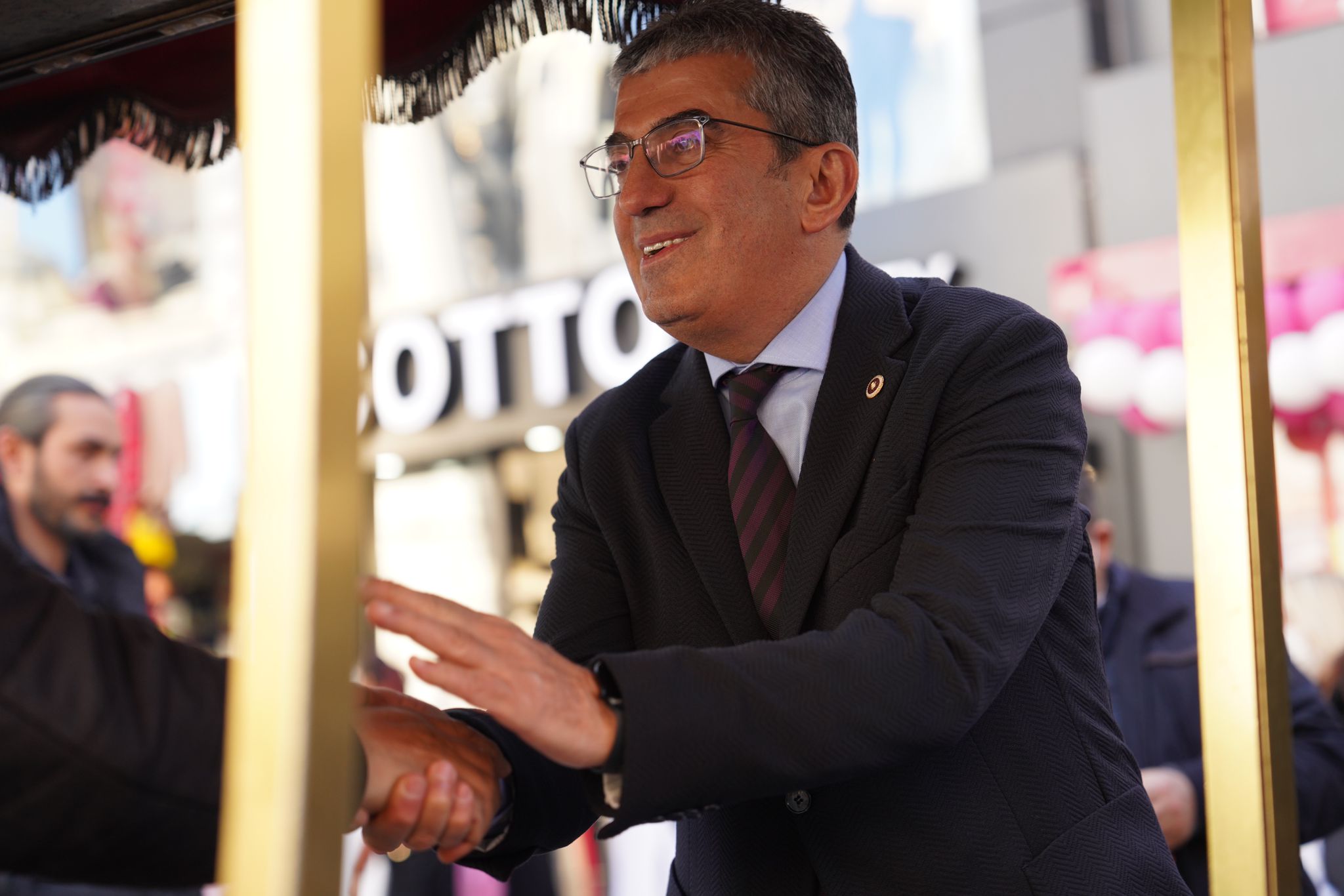 Belediye Başkan Adayımız Tarık Balyalı ve Değerli Örgütümüzle Pendik Sokaklarındayız