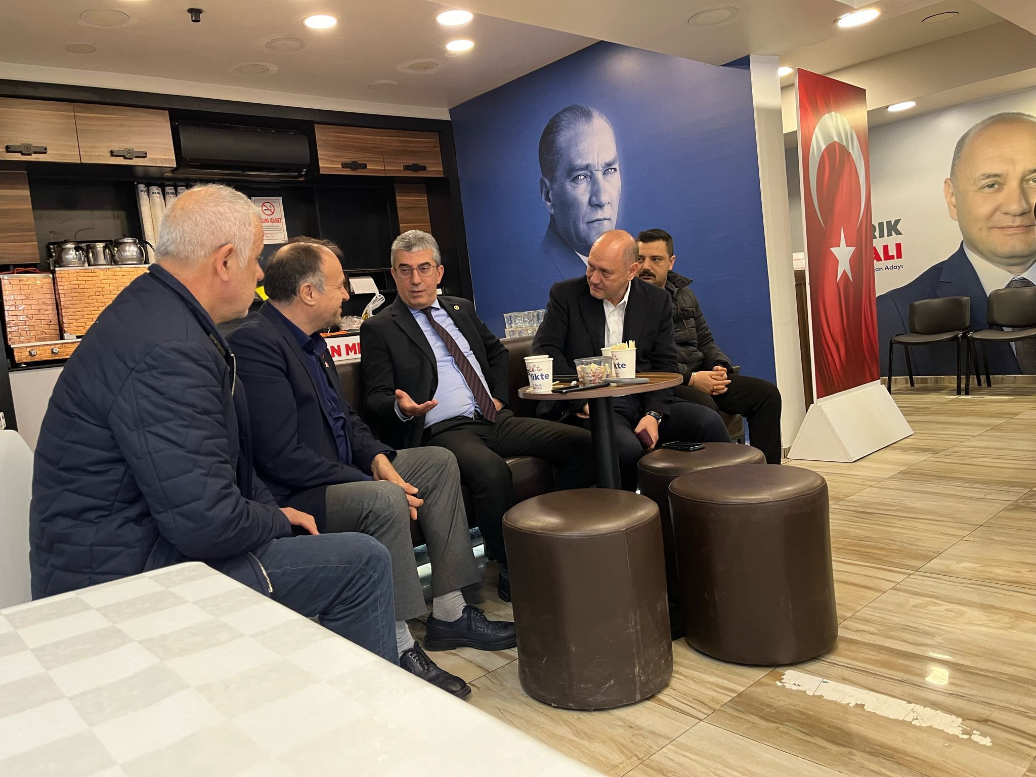 Belediye Başkan Adayımız Tarık Balyalı ve Değerli Örgütümüzle Pendik Sokaklarındayız