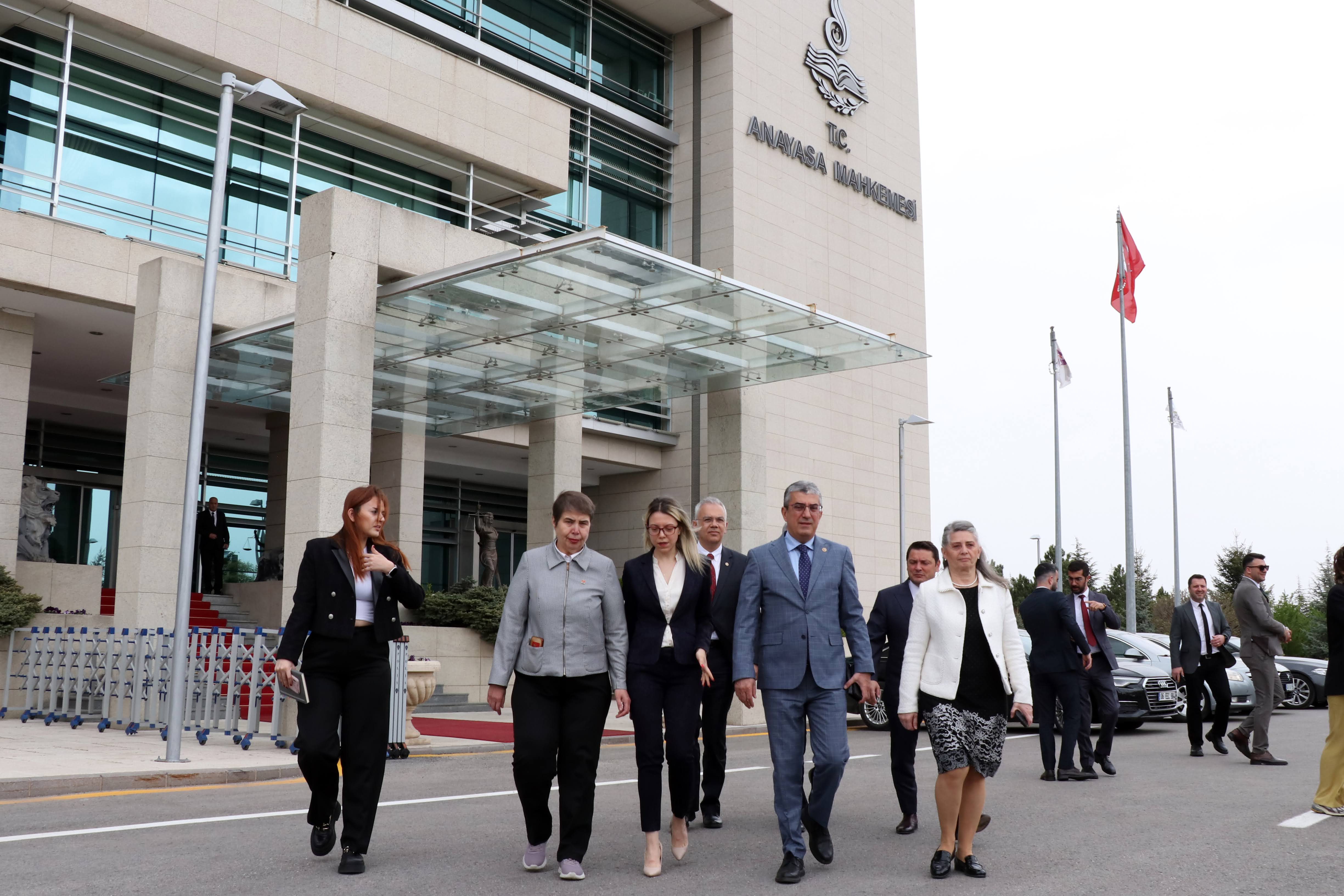 "Bizim buradaki varlığımız yurttaşın güvencesidir, Anayasa Mahkemesi'ne gelmeye devam edeceğiz."