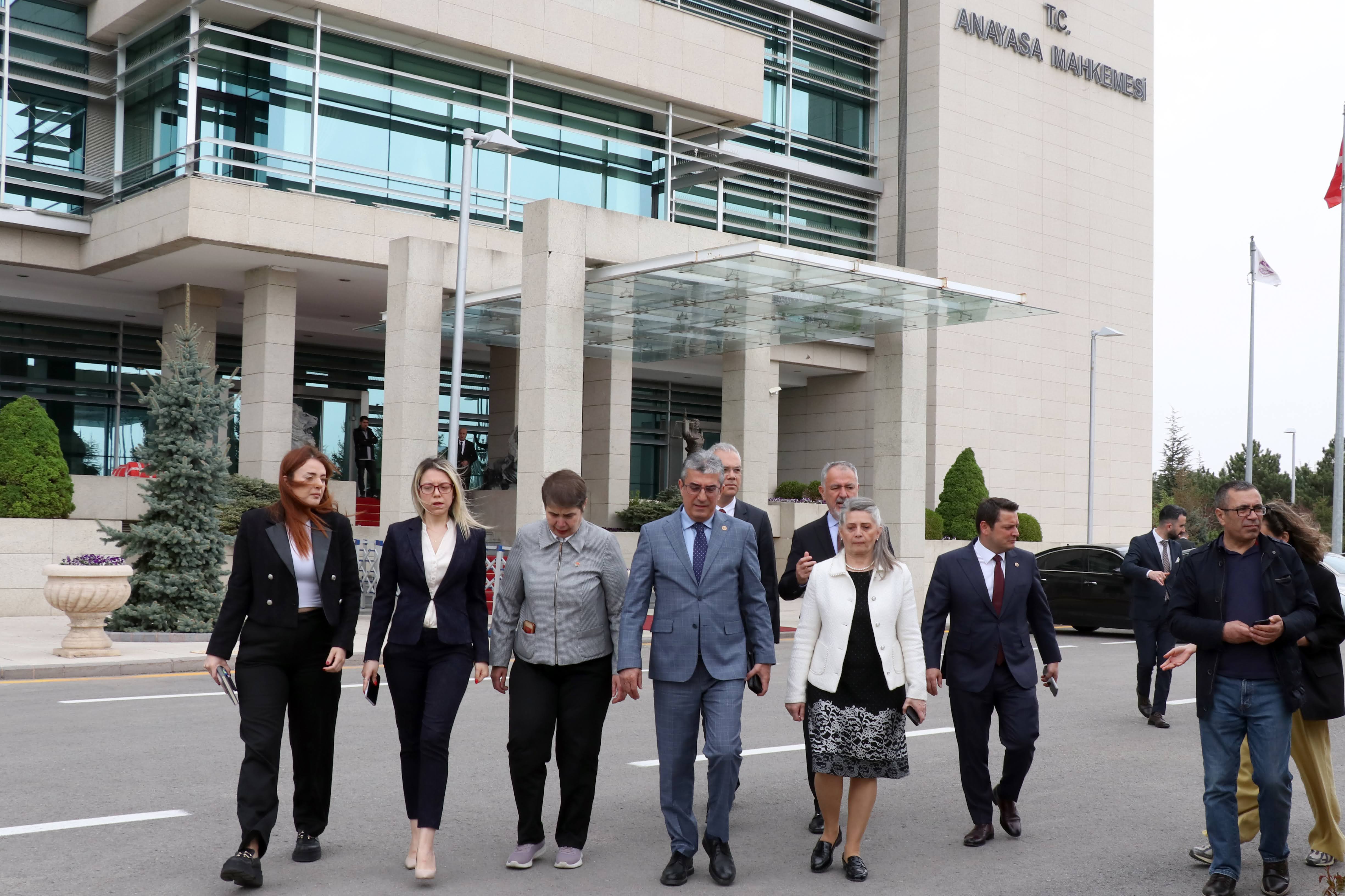 "Bizim buradaki varlığımız yurttaşın güvencesidir, Anayasa Mahkemesi'ne gelmeye devam edeceğiz."