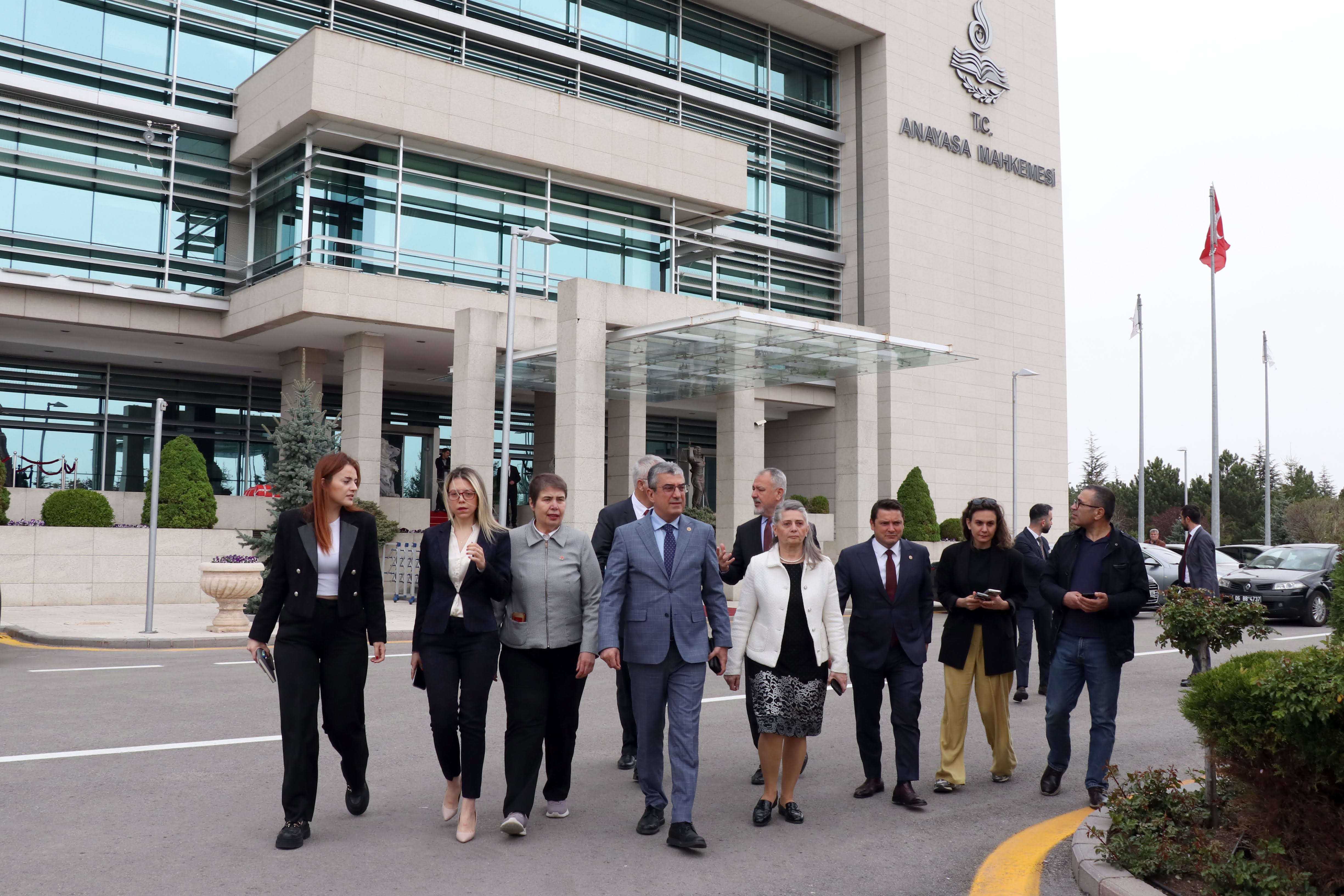 "Bizim buradaki varlığımız yurttaşın güvencesidir, Anayasa Mahkemesi'ne gelmeye devam edeceğiz."