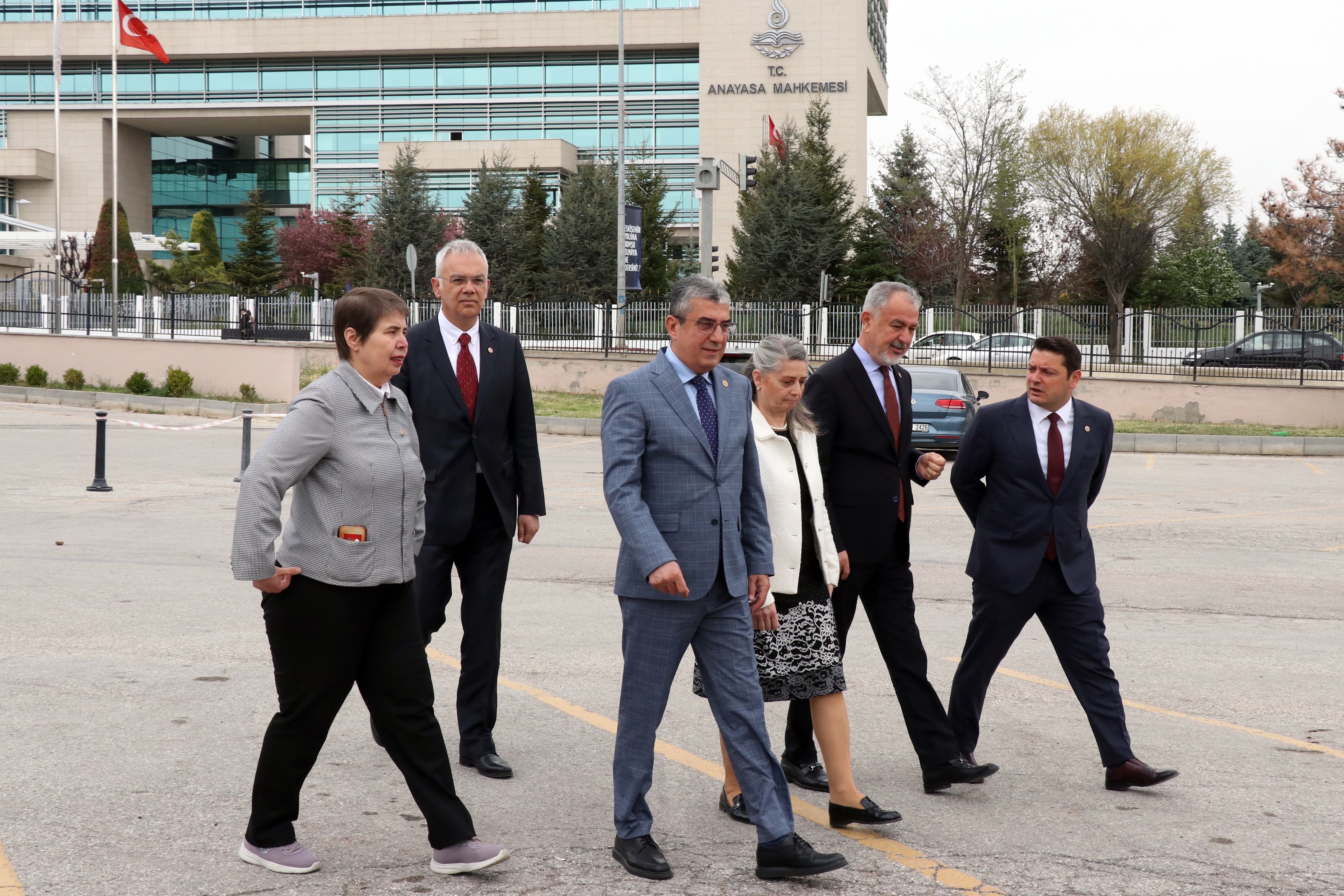 "Bizim buradaki varlığımız yurttaşın güvencesidir, Anayasa Mahkemesi'ne gelmeye devam edeceğiz."