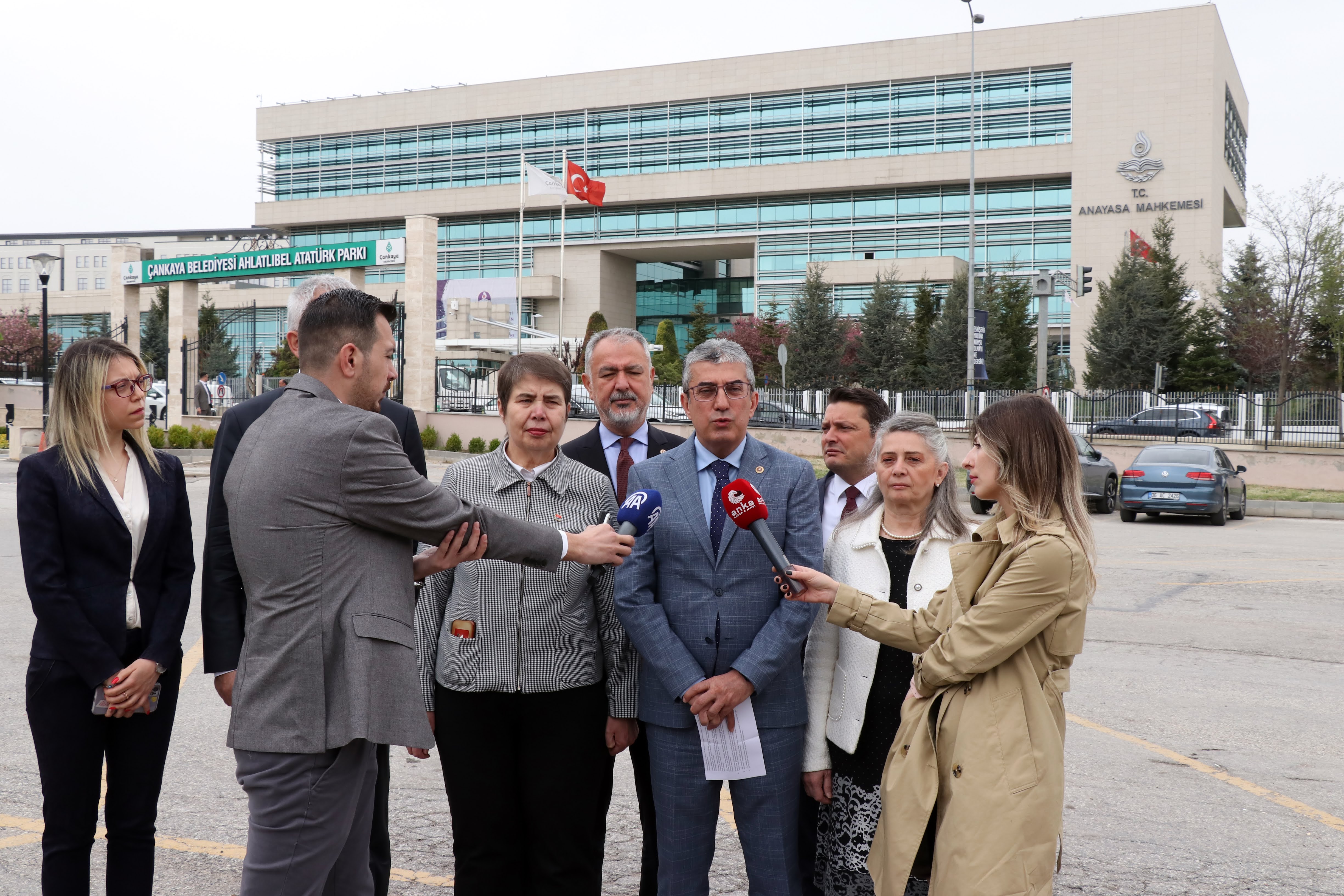 "Bizim buradaki varlığımız yurttaşın güvencesidir, Anayasa Mahkemesi'ne gelmeye devam edeceğiz."