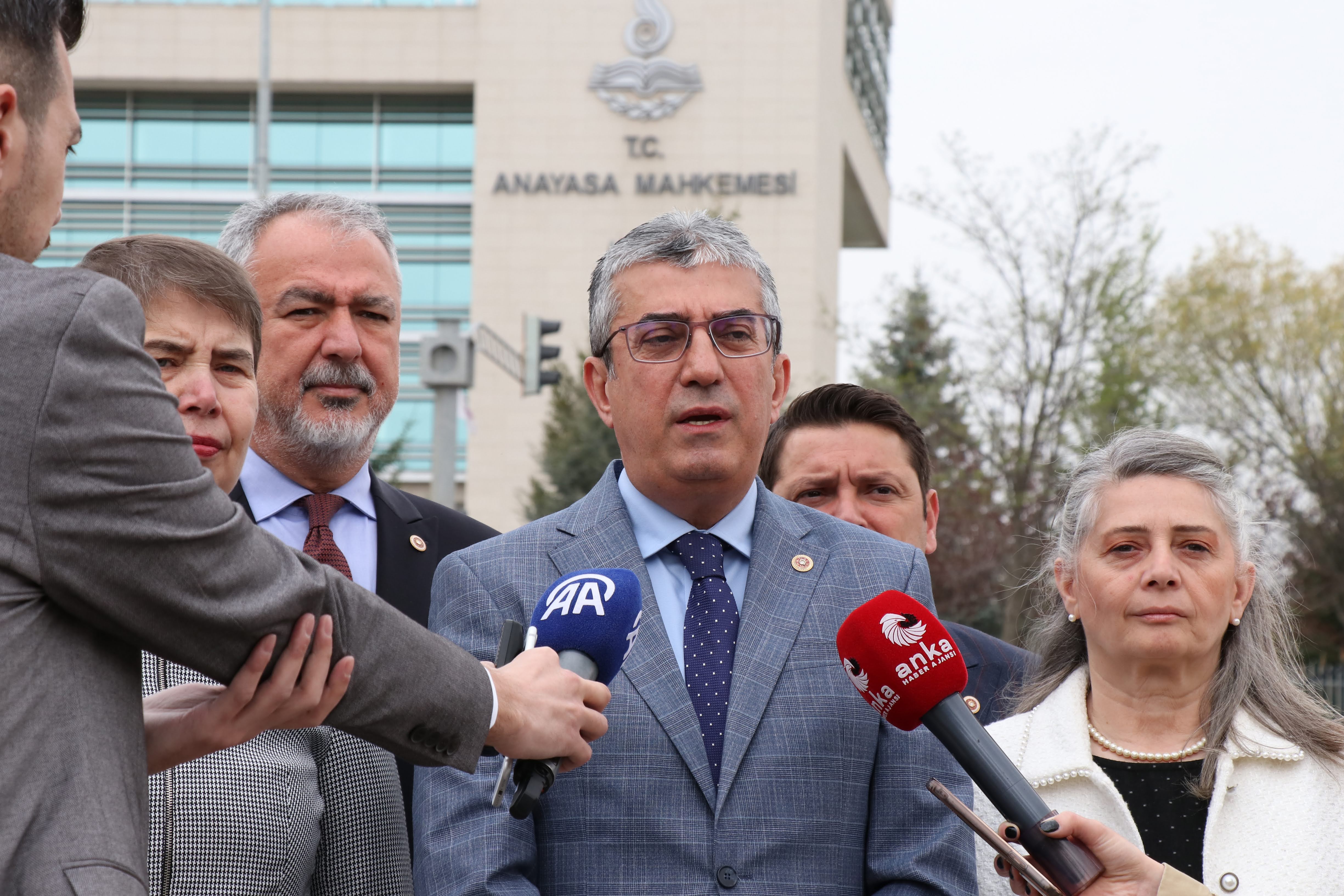 "Bizim buradaki varlığımız yurttaşın güvencesidir, Anayasa Mahkemesi'ne gelmeye devam edeceğiz."
