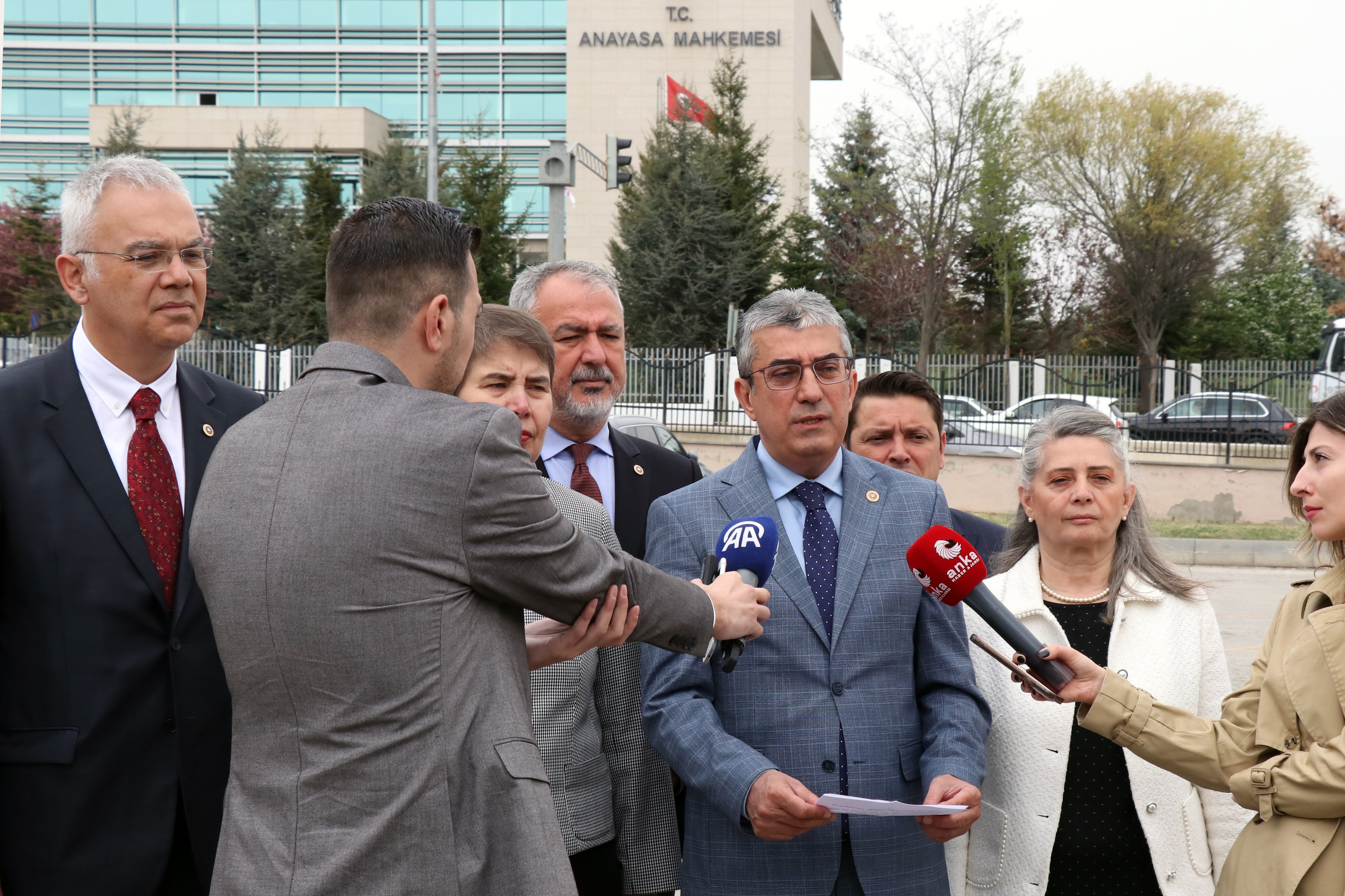 "Bizim buradaki varlığımız yurttaşın güvencesidir, Anayasa Mahkemesi'ne gelmeye devam edeceğiz."