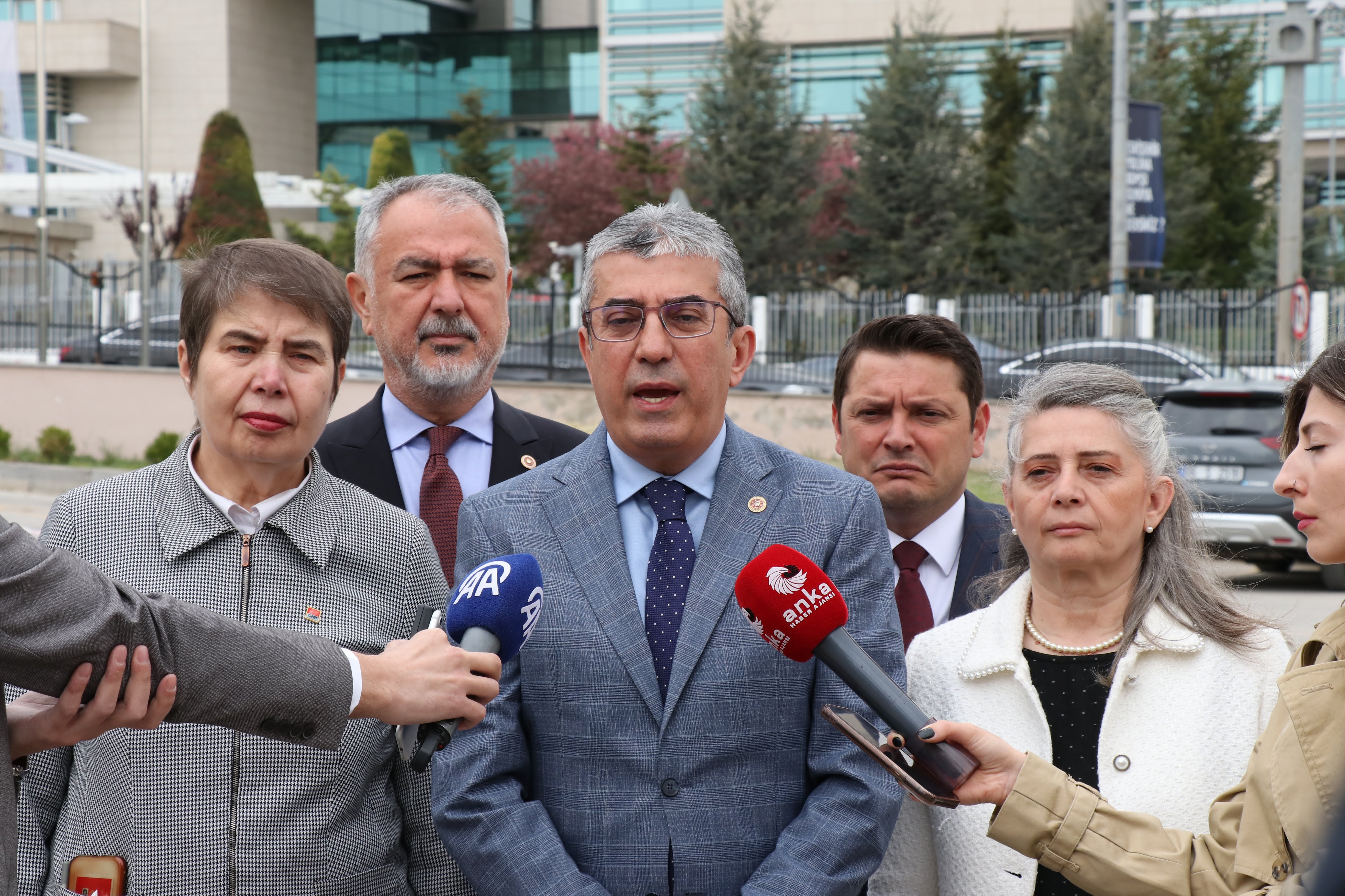 "Bizim buradaki varlığımız yurttaşın güvencesidir, Anayasa Mahkemesi'ne gelmeye devam edeceğiz."