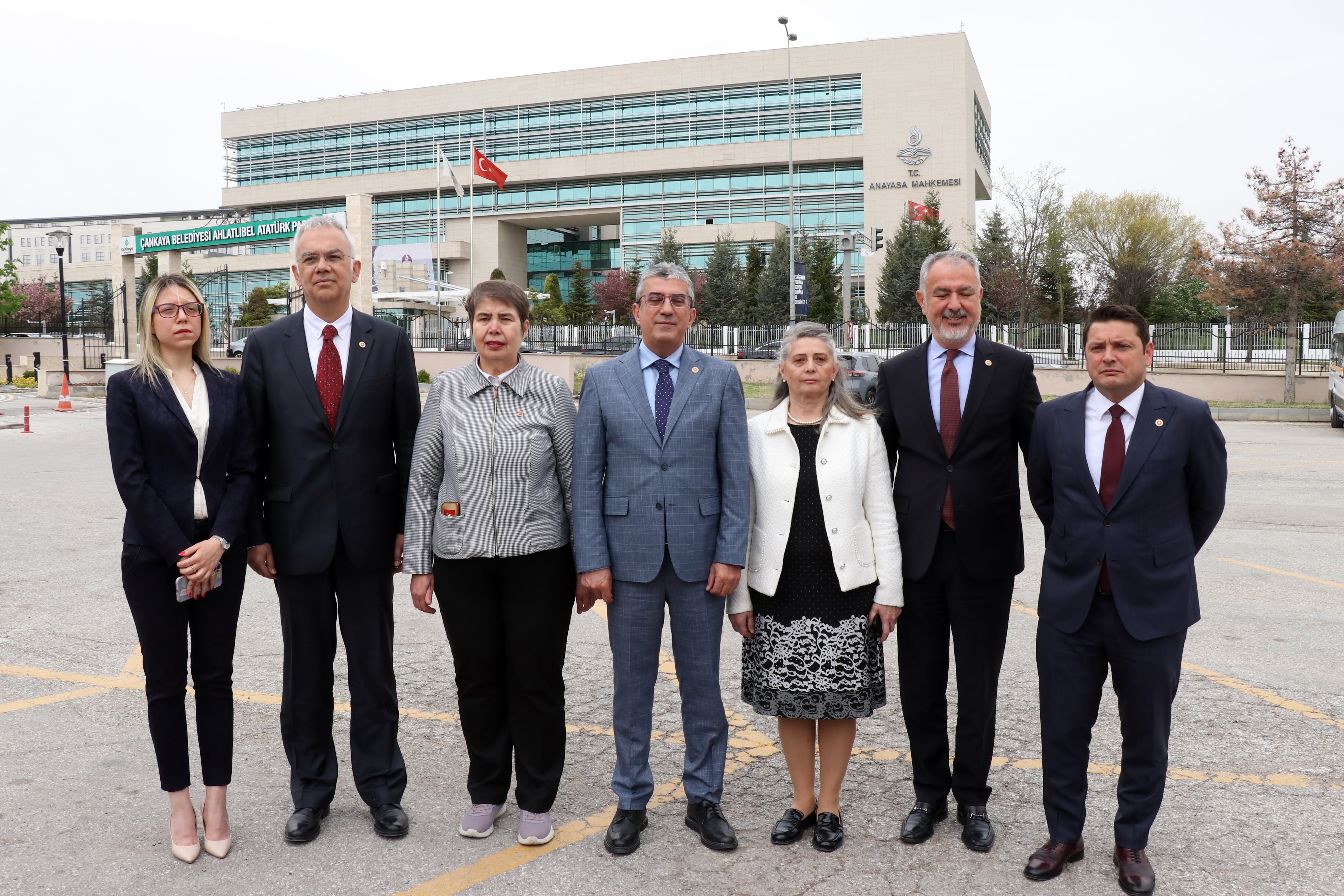 "Bizim buradaki varlığımız yurttaşın güvencesidir, Anayasa Mahkemesi'ne gelmeye devam edeceğiz."