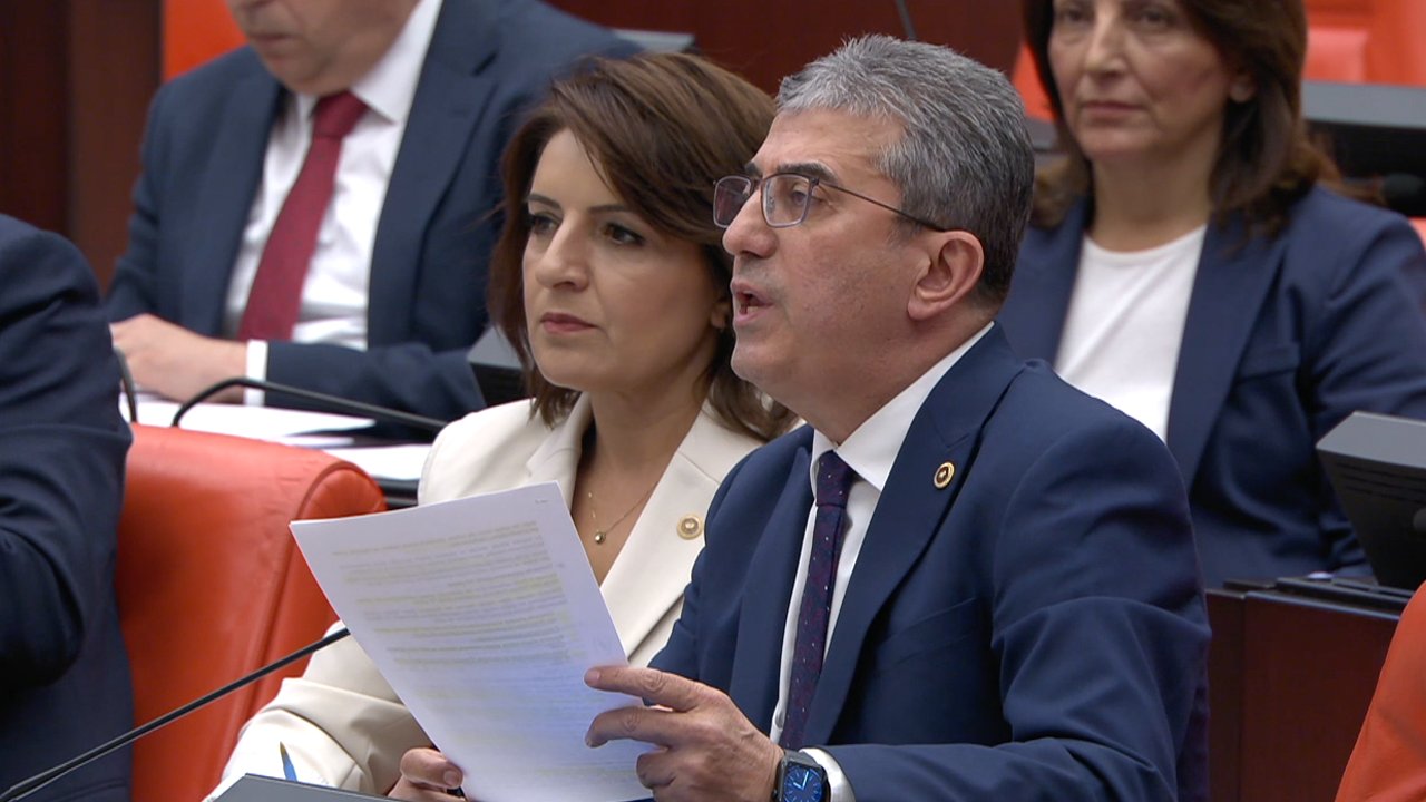 Filenin Sultanları Ekonomi Sınıfında Bakanlar Özel Jetlerde