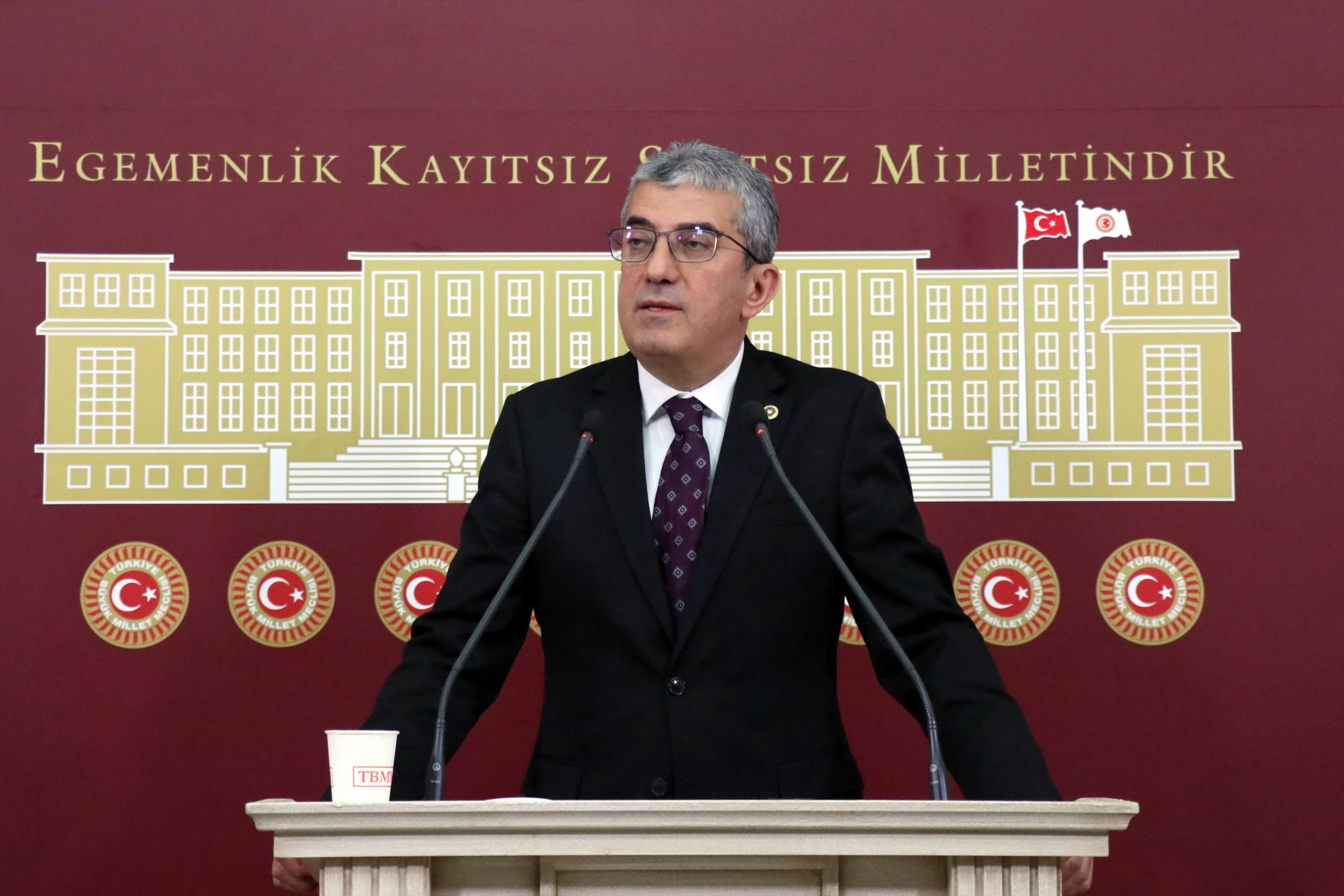 Yurtdışında 65 yaş üzeri yaşlarda insanlar ülke ülke gezer ve yılların çalışmasının artık dinlenme zamanını yaşarken, bizde 60, 64, 65 ve üzeri yaşlardaki yurttaşlarımız iş arıyorlar ve iş bulamıyorlar!