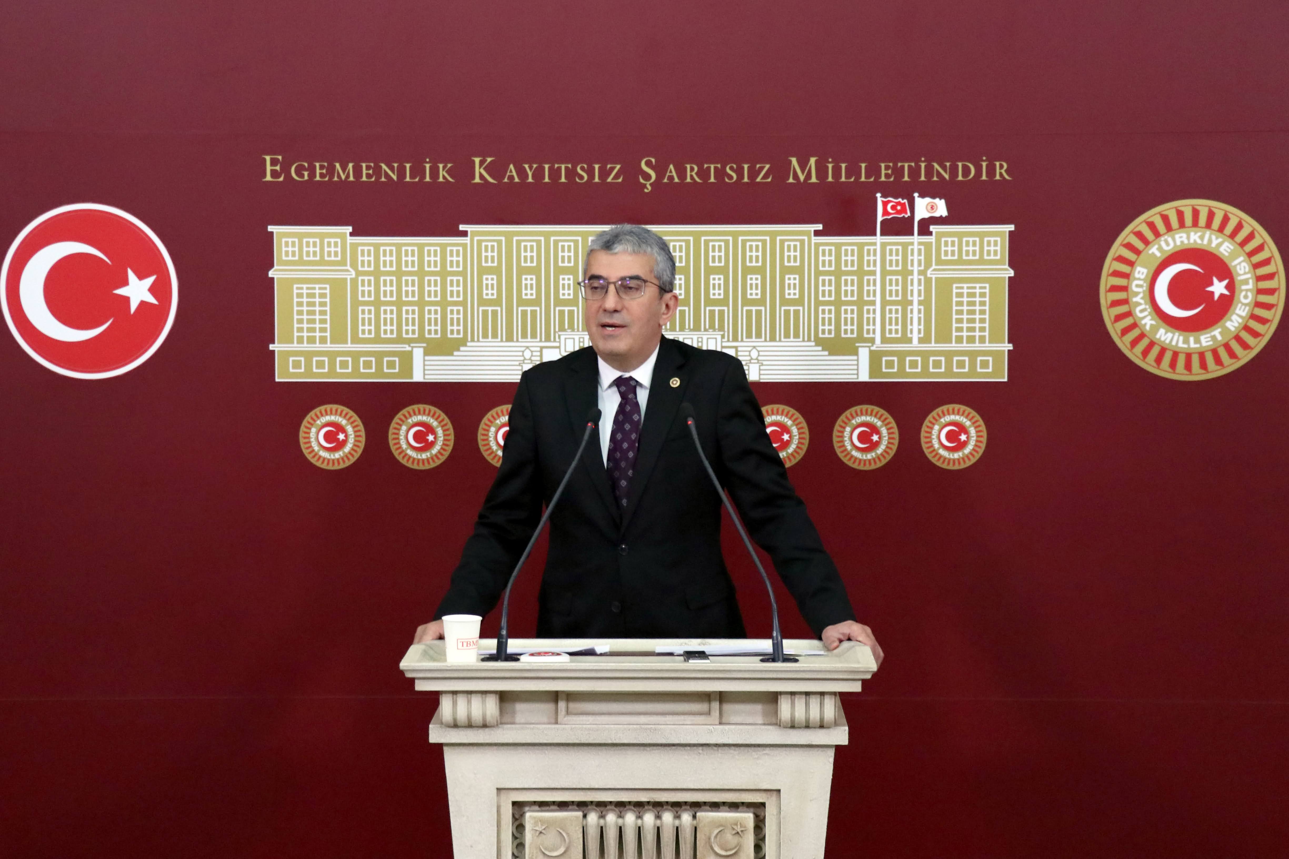 Yurtdışında 65 yaş üzeri yaşlarda insanlar ülke ülke gezer ve yılların çalışmasının artık dinlenme zamanını yaşarken, bizde 60, 64, 65 ve üzeri yaşlardaki yurttaşlarımız iş arıyorlar ve iş bulamıyorlar!