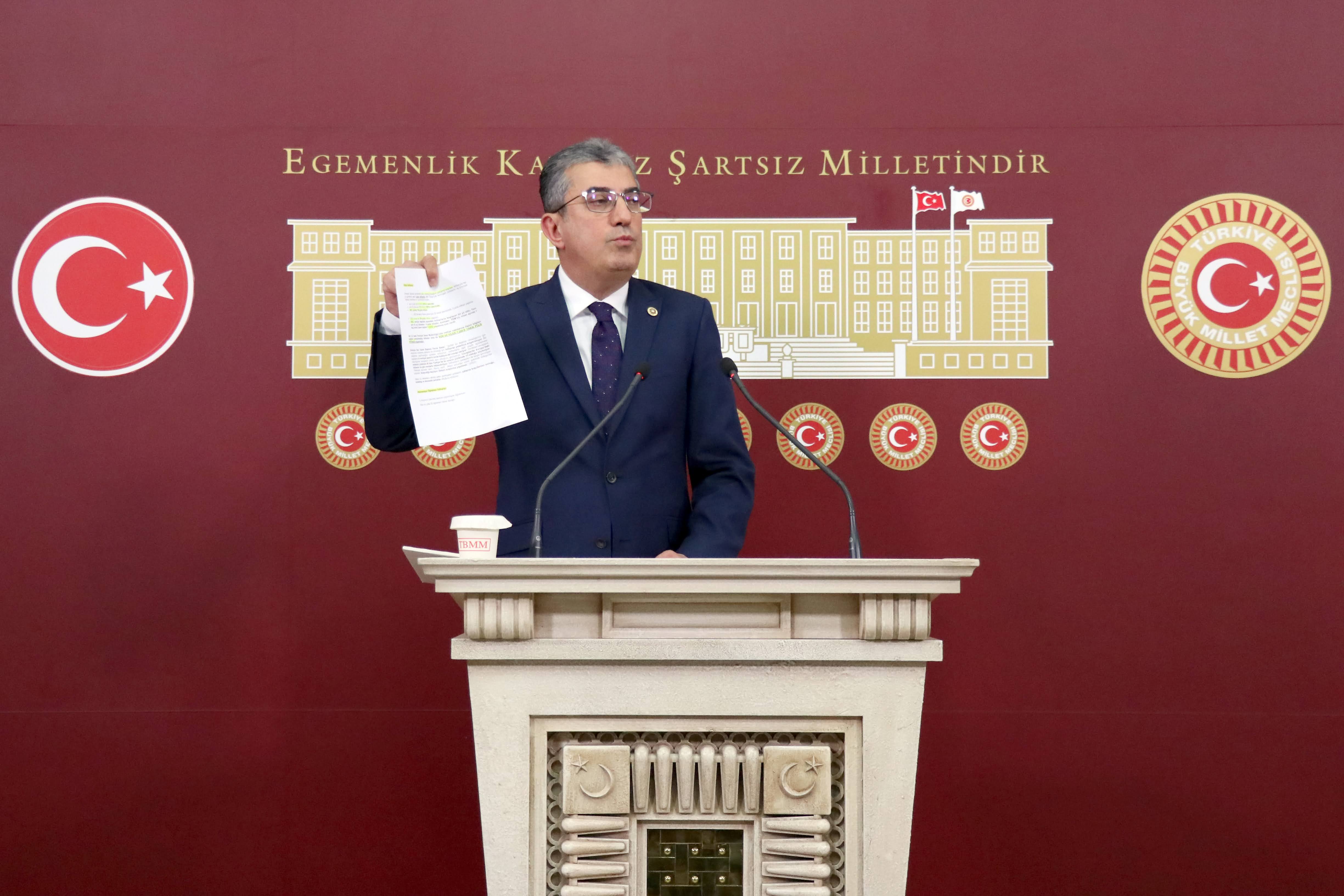Gezi direnişinde anayasal direnme hakkını kullanan Gezi'de beraber olduğumuz tüm yurttaşlarımızı ve hayatlarını kaybeden çocuklarımızı saygıyla selamlıyorum.