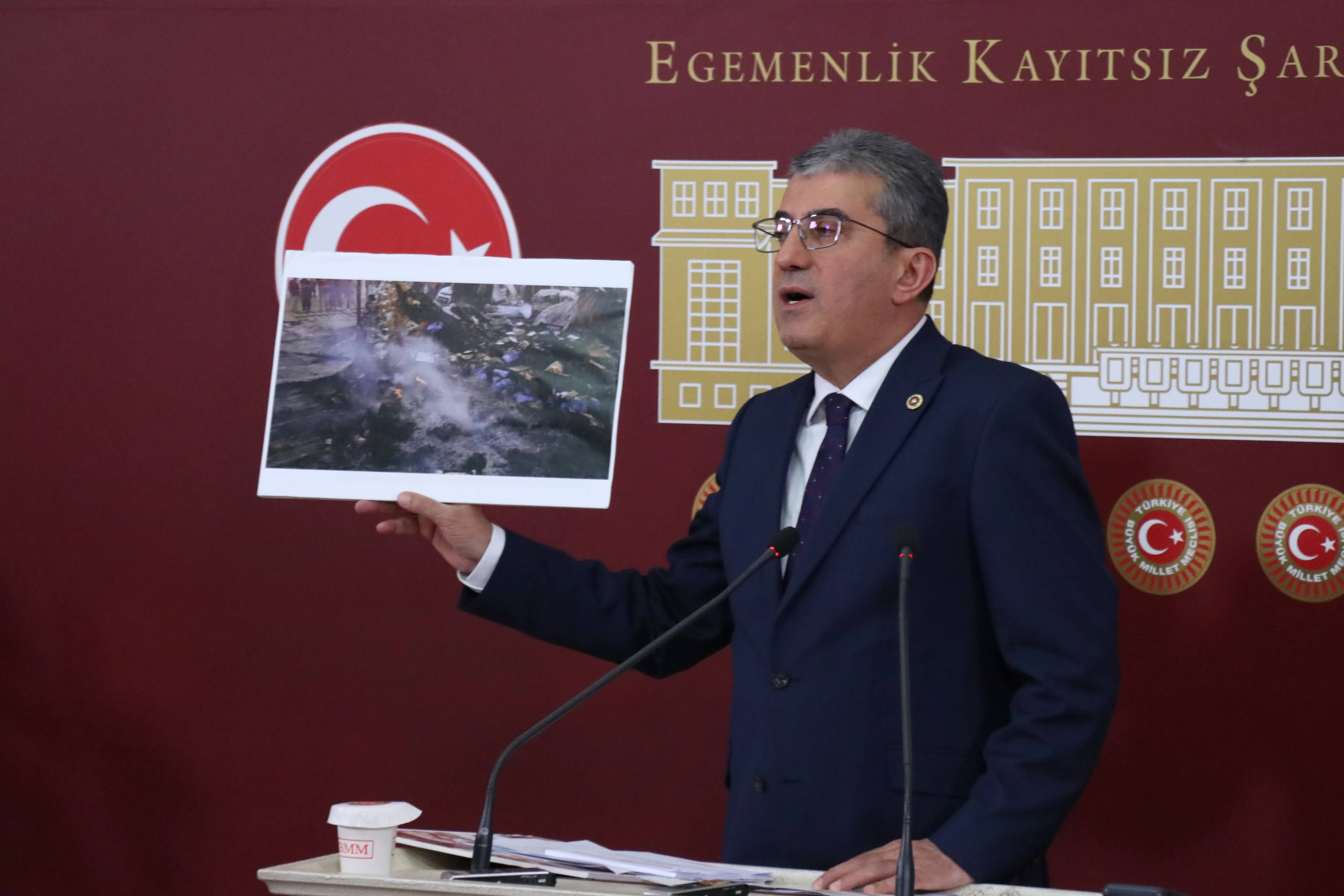 Gezi direnişinde anayasal direnme hakkını kullanan Gezi'de beraber olduğumuz tüm yurttaşlarımızı ve hayatlarını kaybeden çocuklarımızı saygıyla selamlıyorum.