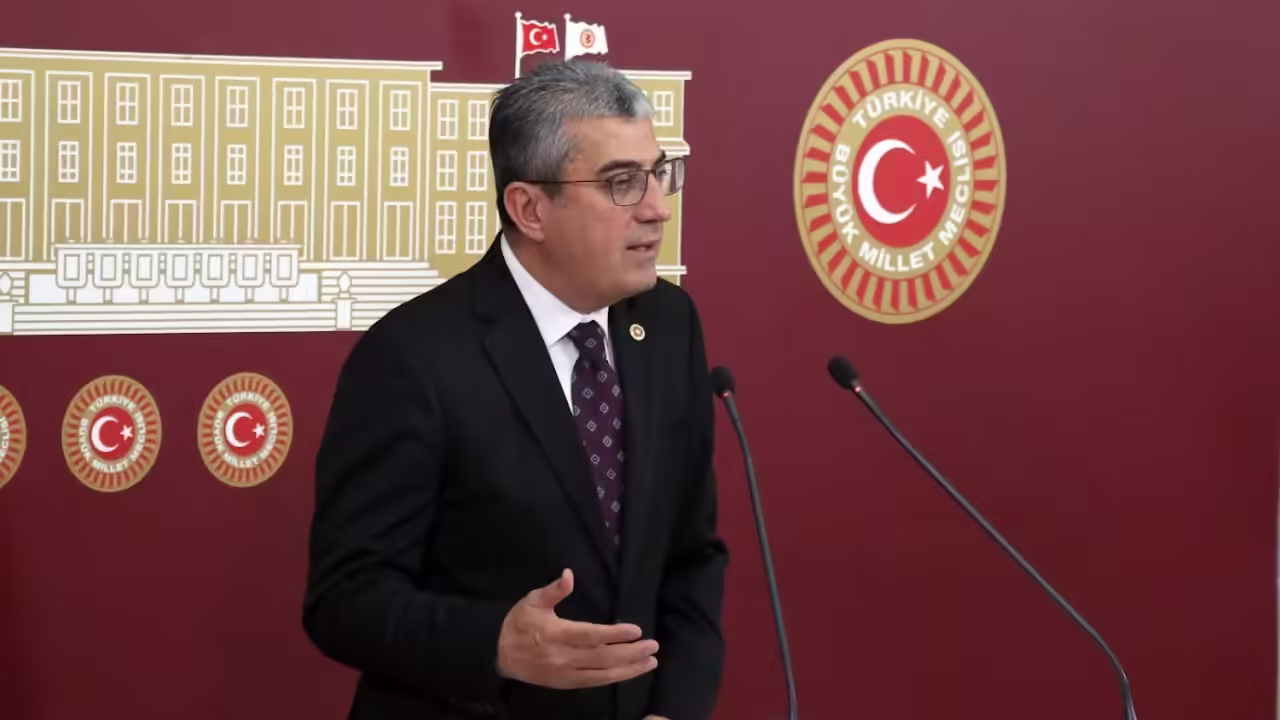 Günaydın; Adalet Bakanlığı'nın Osman Kavala kararını “Yargının araçsallaştırılmasından vazgeçilmedikçe, adalet ve ekonomide kalıcı düzelme beklenemez” diye değerlendirdi.