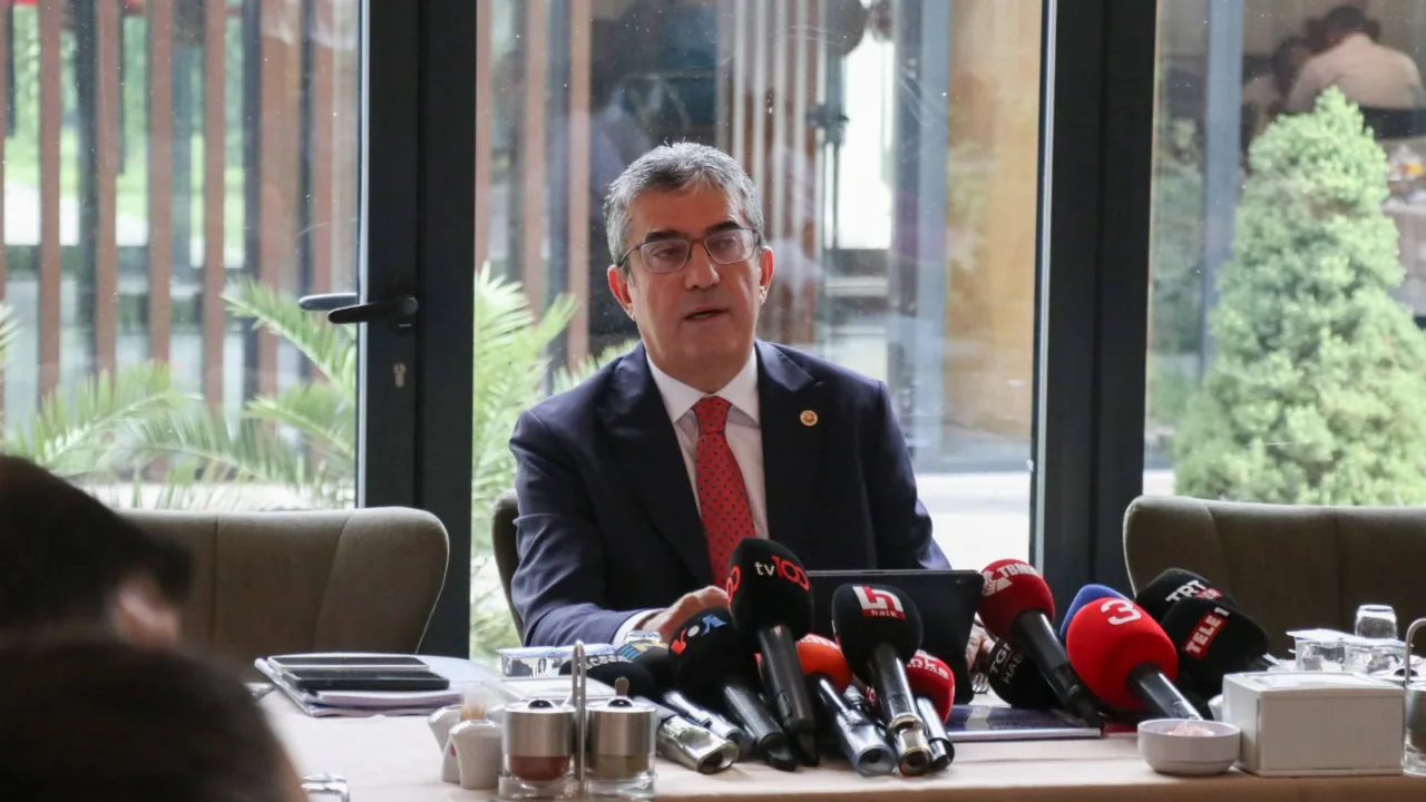 Bugün TBMM’de “Genel Seçim Sonrası Türkiye Değerlendirmesi”nde bulunarak gazetecilerin sorularını yanıtladım.