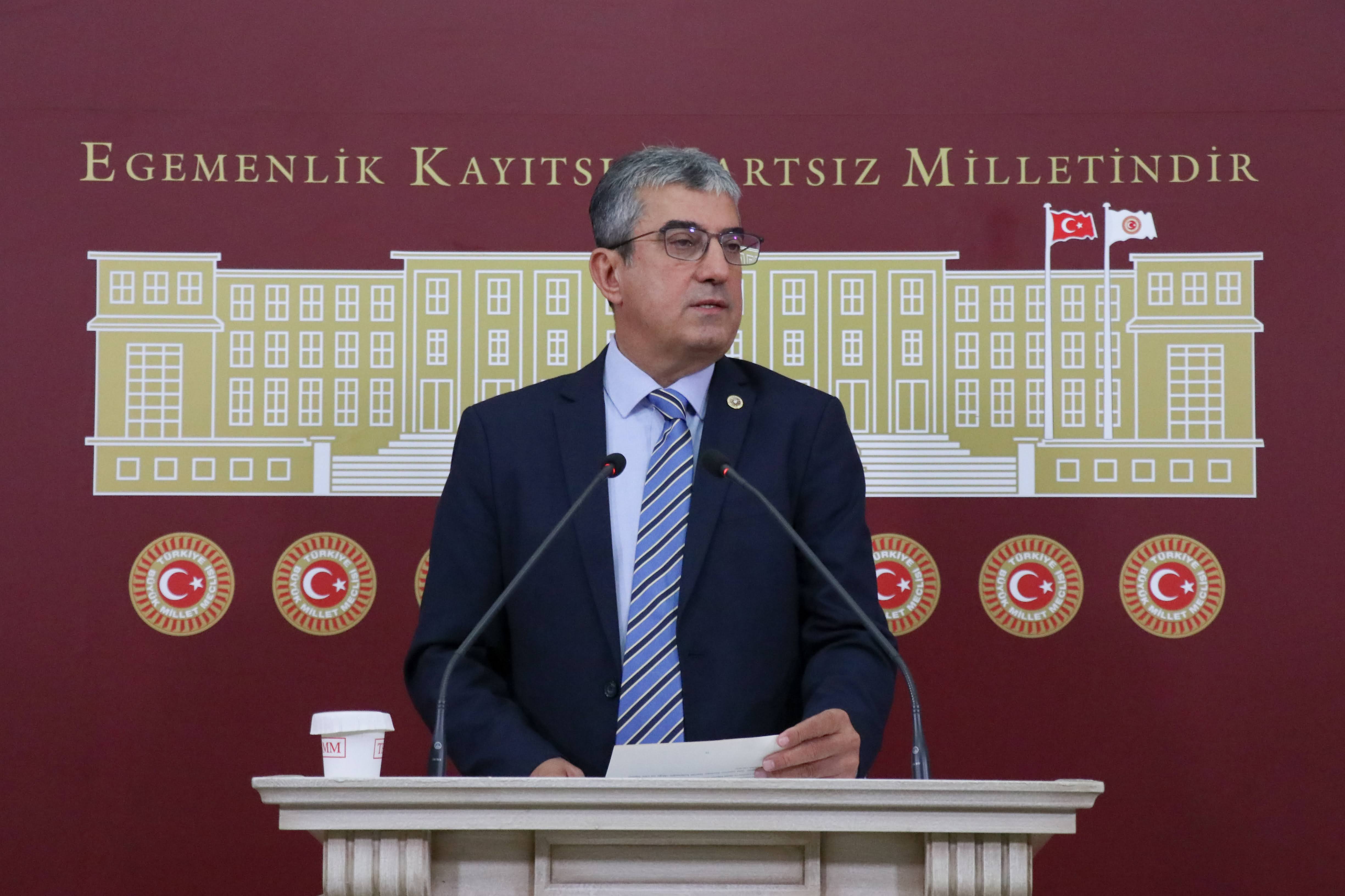Günaydın, yap-işlet-devret modeliyle yapılan otoyollarda işletme süresi ve araç geçiş garantilerinin değiştirildiğini belgeleriyle ortaya koydu.