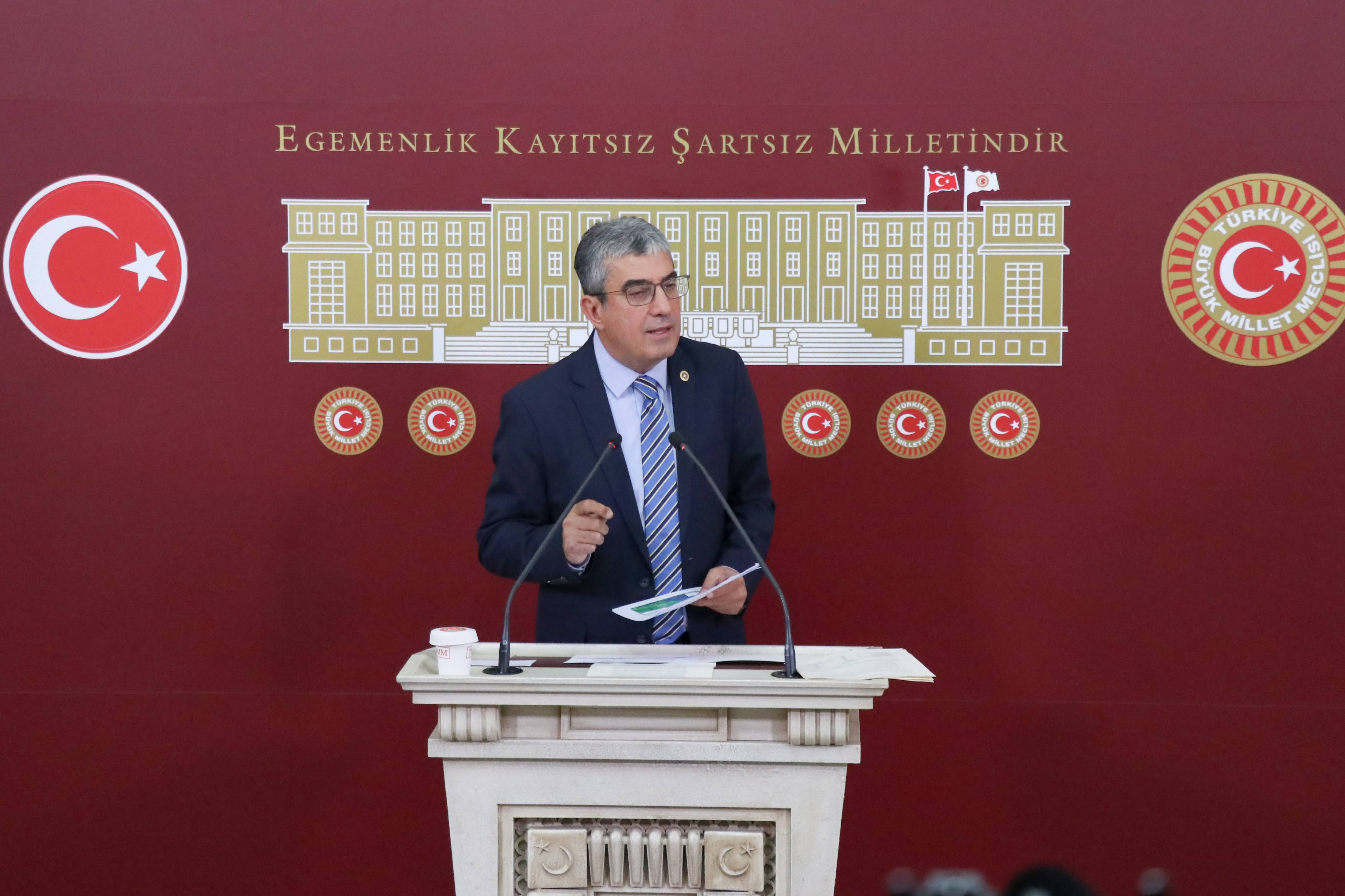 Günaydın, yap-işlet-devret modeliyle yapılan otoyollarda işletme süresi ve araç geçiş garantilerinin değiştirildiğini belgeleriyle ortaya koydu.