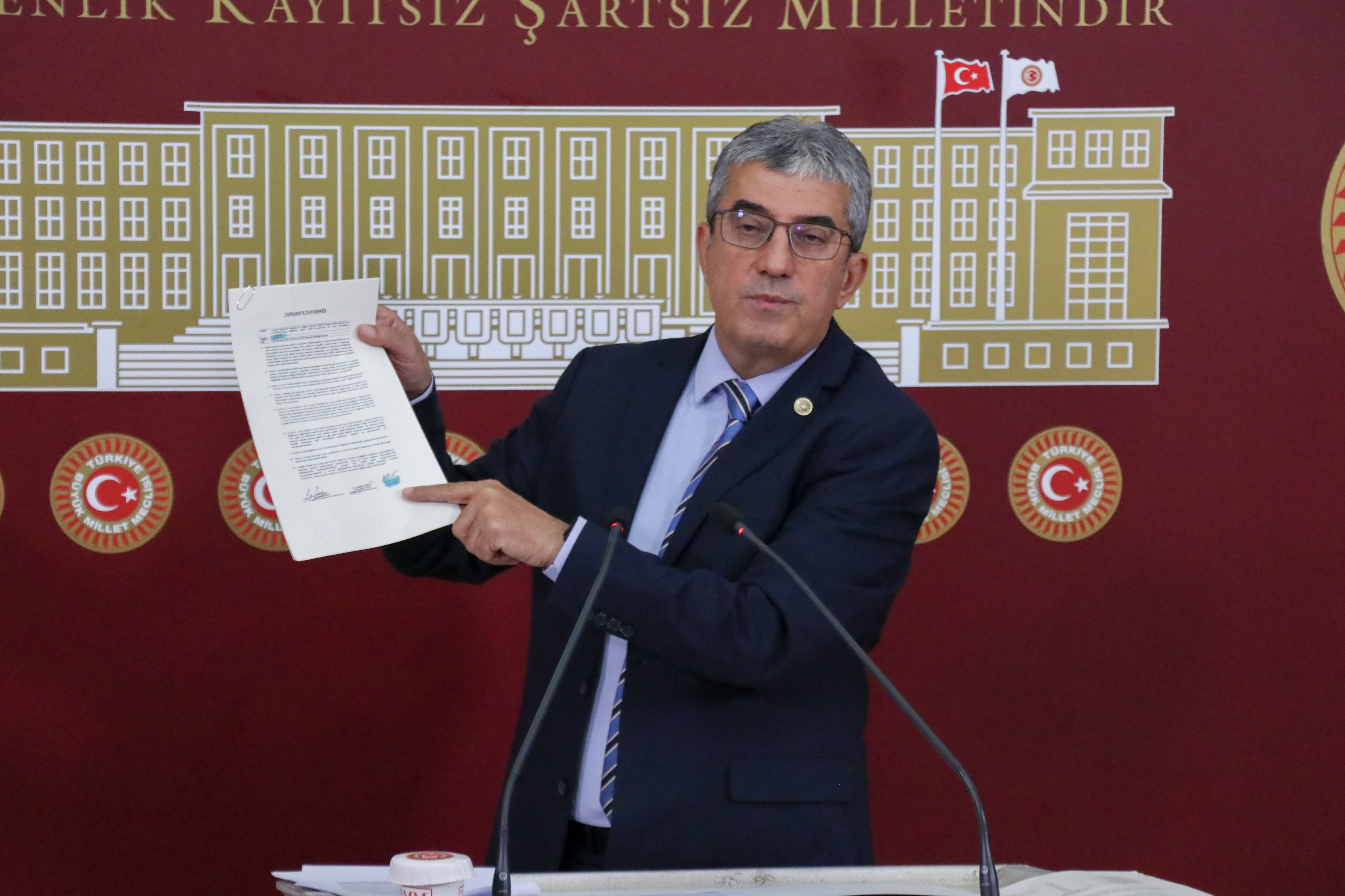 Günaydın, yap-işlet-devret modeliyle yapılan otoyollarda işletme süresi ve araç geçiş garantilerinin değiştirildiğini belgeleriyle ortaya koydu.