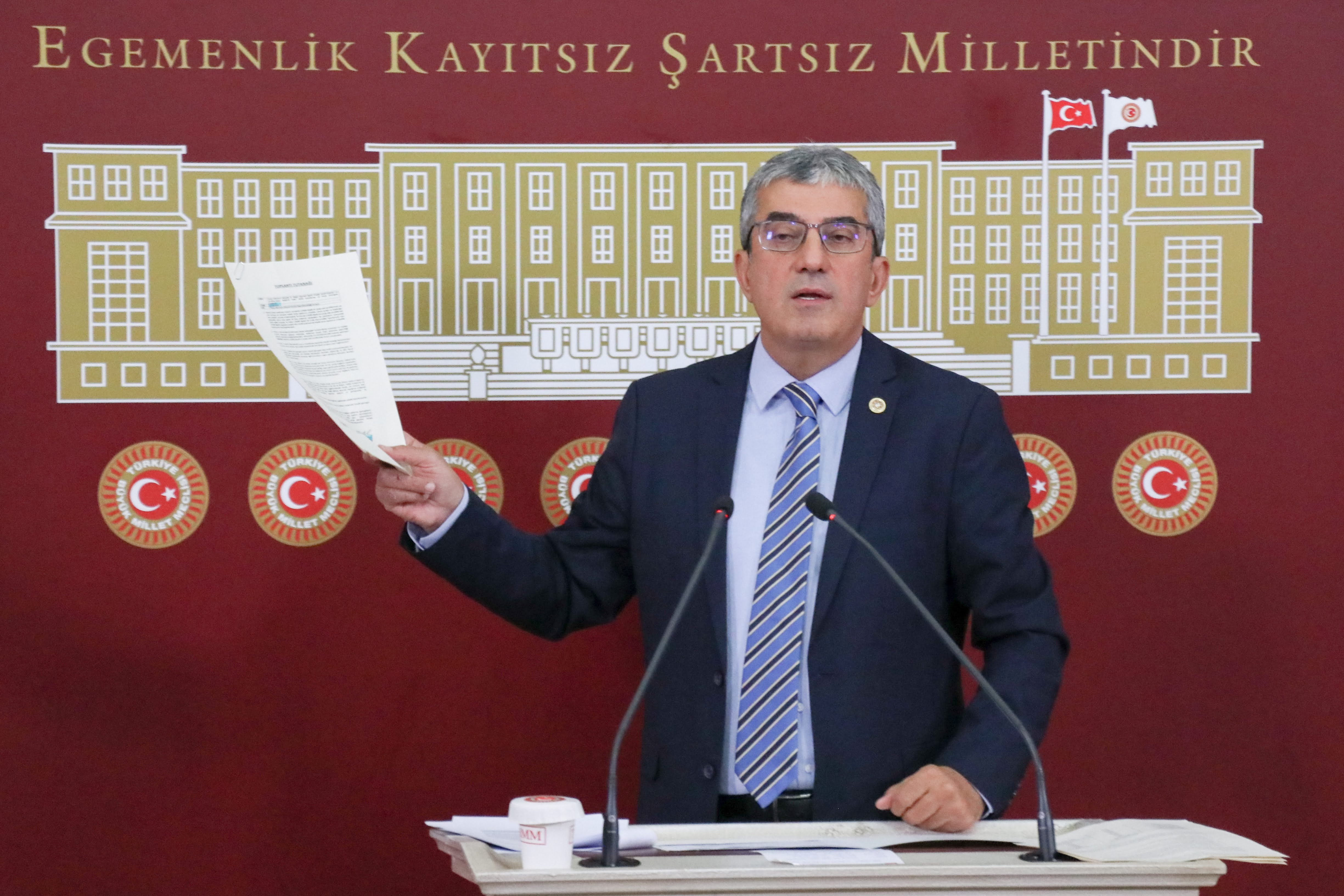 Günaydın, yap-işlet-devret modeliyle yapılan otoyollarda işletme süresi ve araç geçiş garantilerinin değiştirildiğini belgeleriyle ortaya koydu.