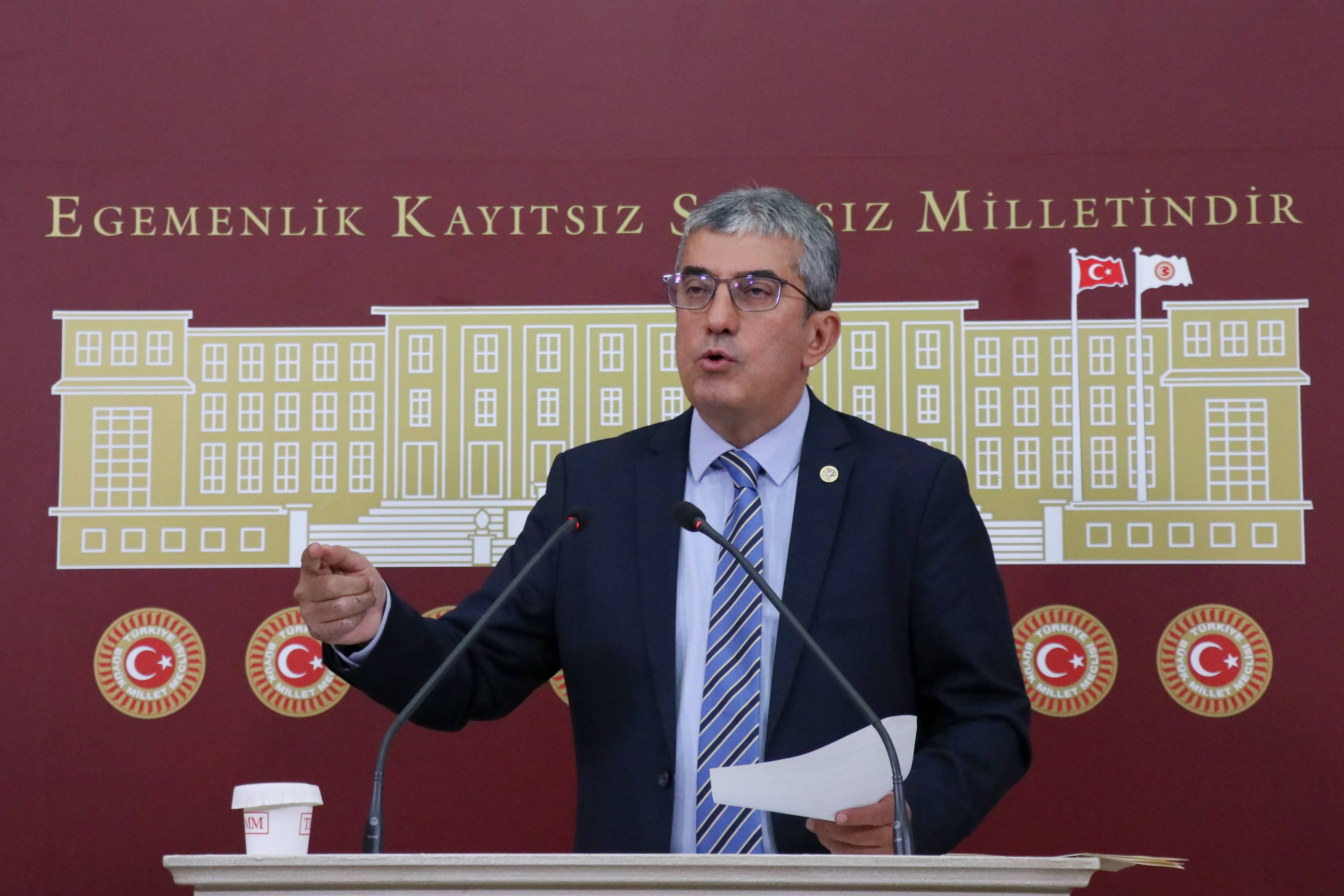 Günaydın, yap-işlet-devret modeliyle yapılan otoyollarda işletme süresi ve araç geçiş garantilerinin değiştirildiğini belgeleriyle ortaya koydu.
