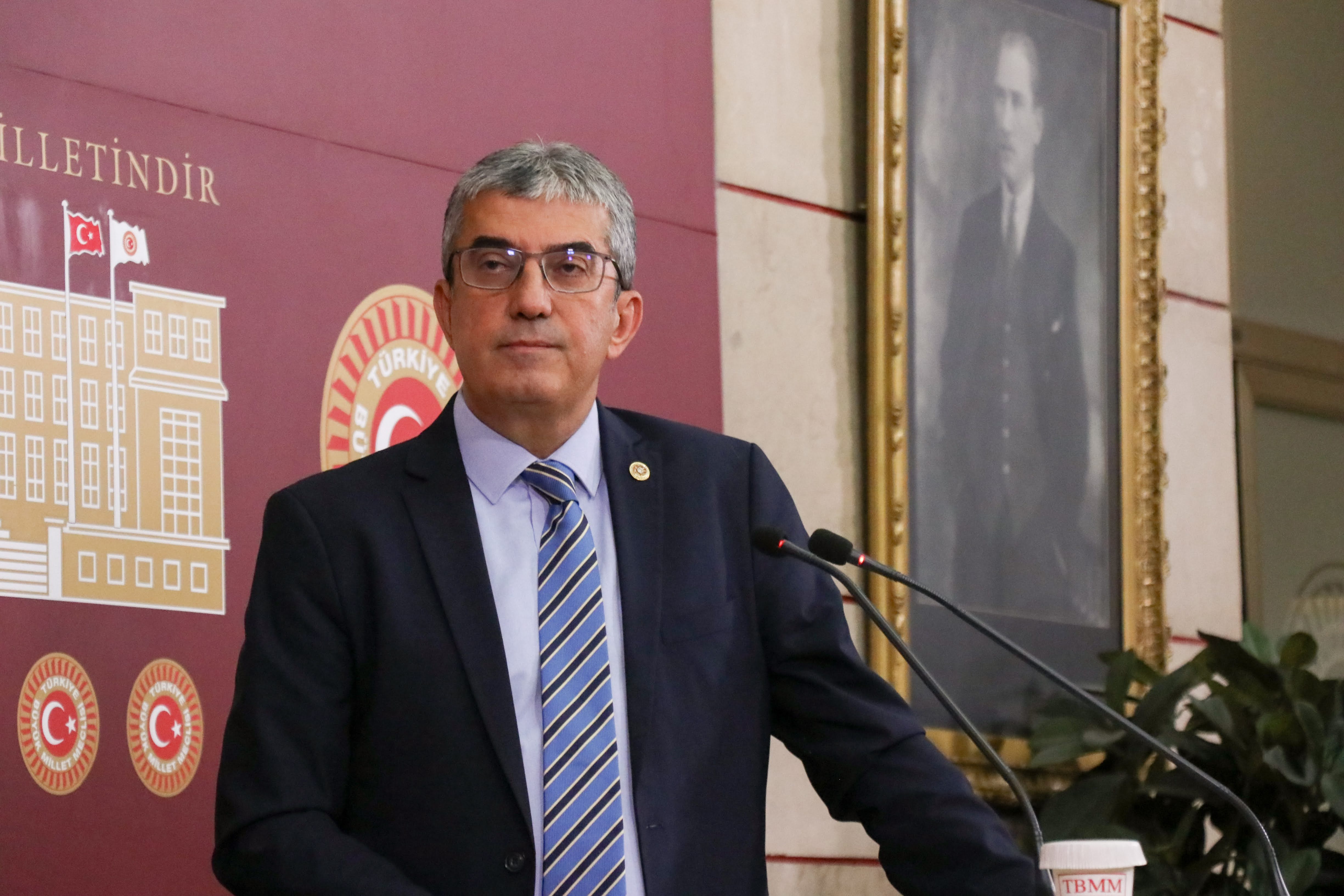 Günaydın, yap-işlet-devret modeliyle yapılan otoyollarda işletme süresi ve araç geçiş garantilerinin değiştirildiğini belgeleriyle ortaya koydu.