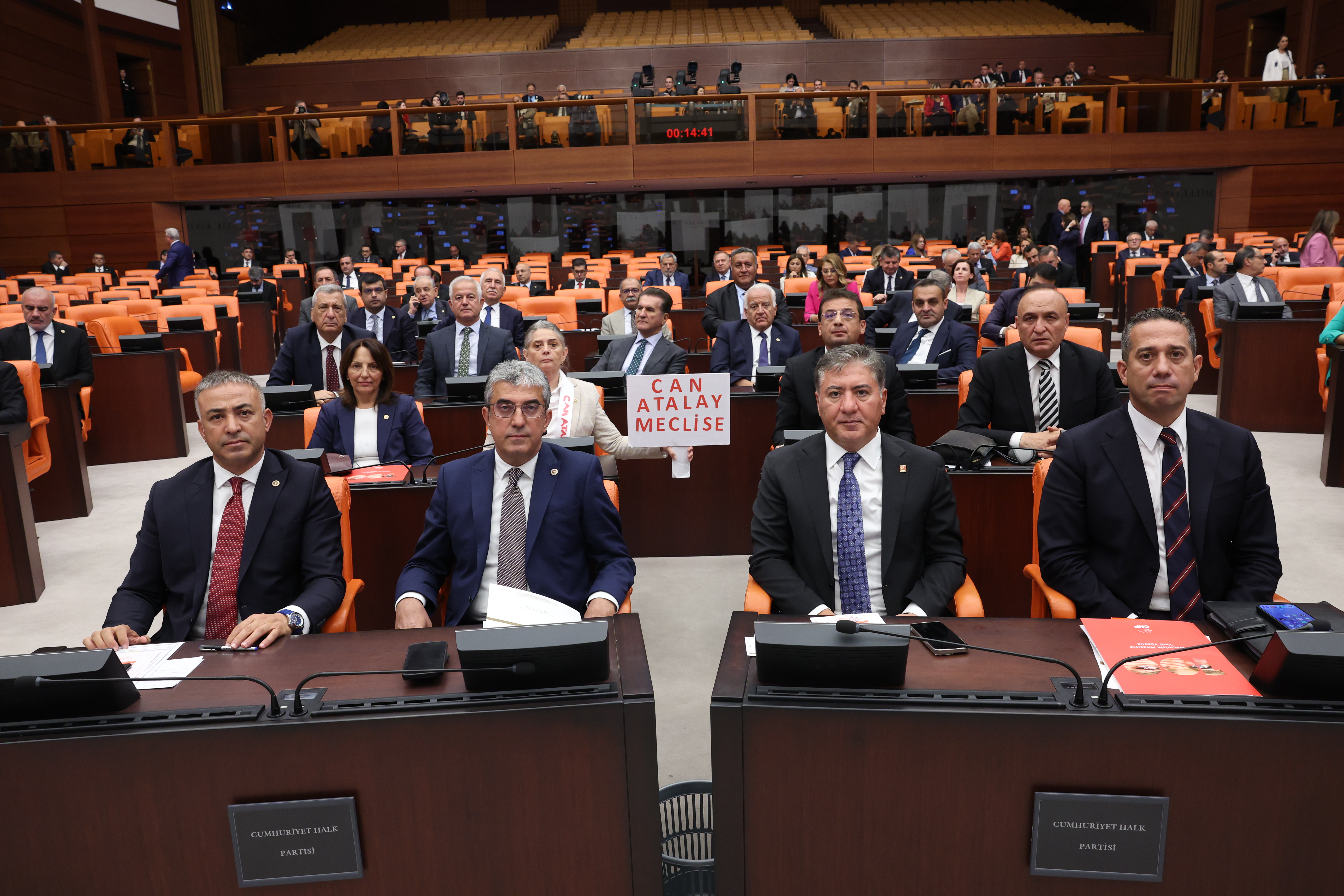 29 Temmuz’da çalışmalarına ara veren TBMM’yi, 1 Ağustos 2024 tarihli Resmi Gazete’de yayımlanan AYM kararı nedeniyle olağanüstü toplantıya çağırmış bulunuyoruz. Yapılması Gereken 1 Ağustos 2024 tarihli Resmi Gazete’de yayımlanan AYM'nin Can Atalay Kararının Okutulmasıdır!