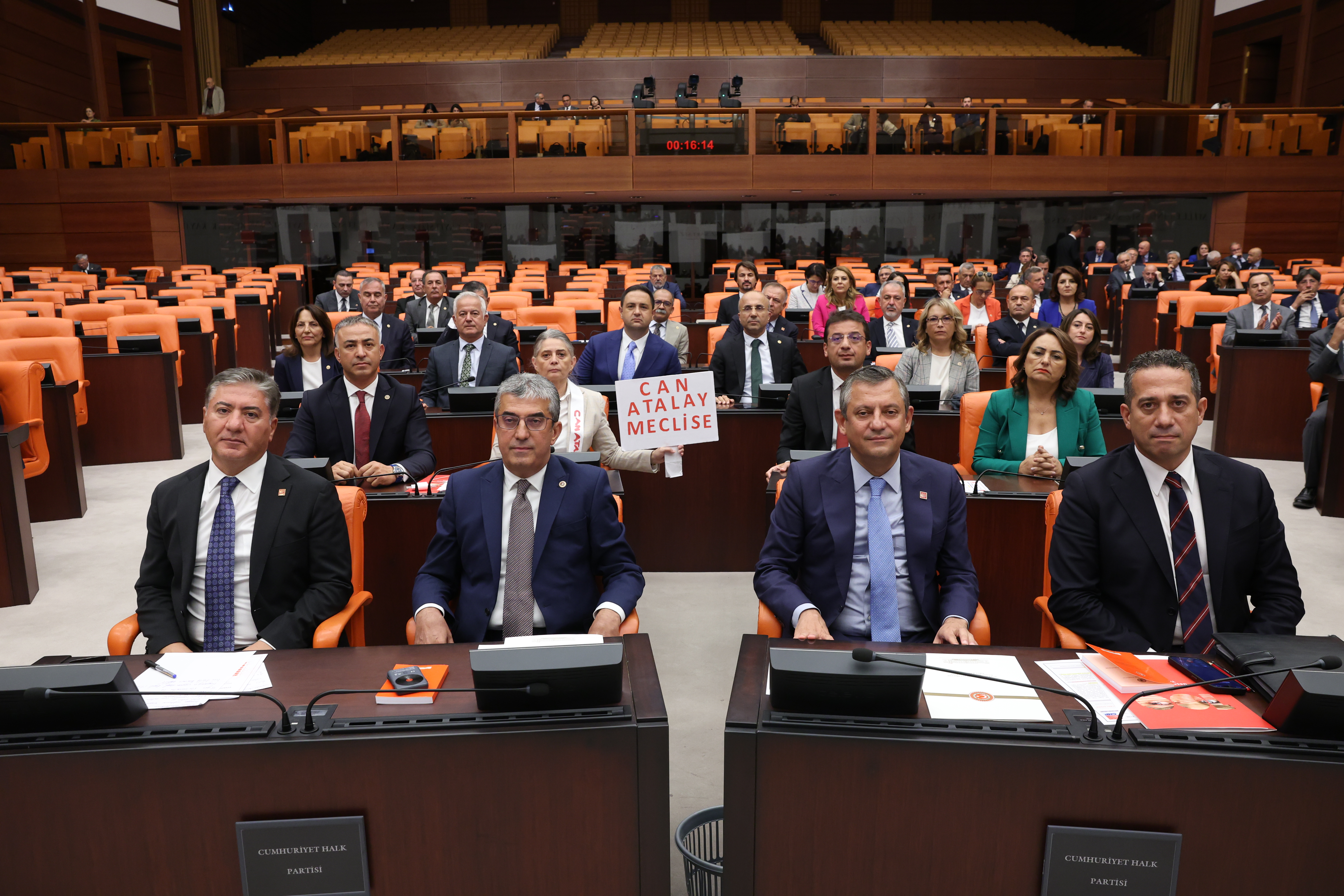 29 Temmuz’da çalışmalarına ara veren TBMM’yi, 1 Ağustos 2024 tarihli Resmi Gazete’de yayımlanan AYM kararı nedeniyle olağanüstü toplantıya çağırmış bulunuyoruz. Yapılması Gereken 1 Ağustos 2024 tarihli Resmi Gazete’de yayımlanan AYM'nin Can Atalay Kararının Okutulmasıdır!