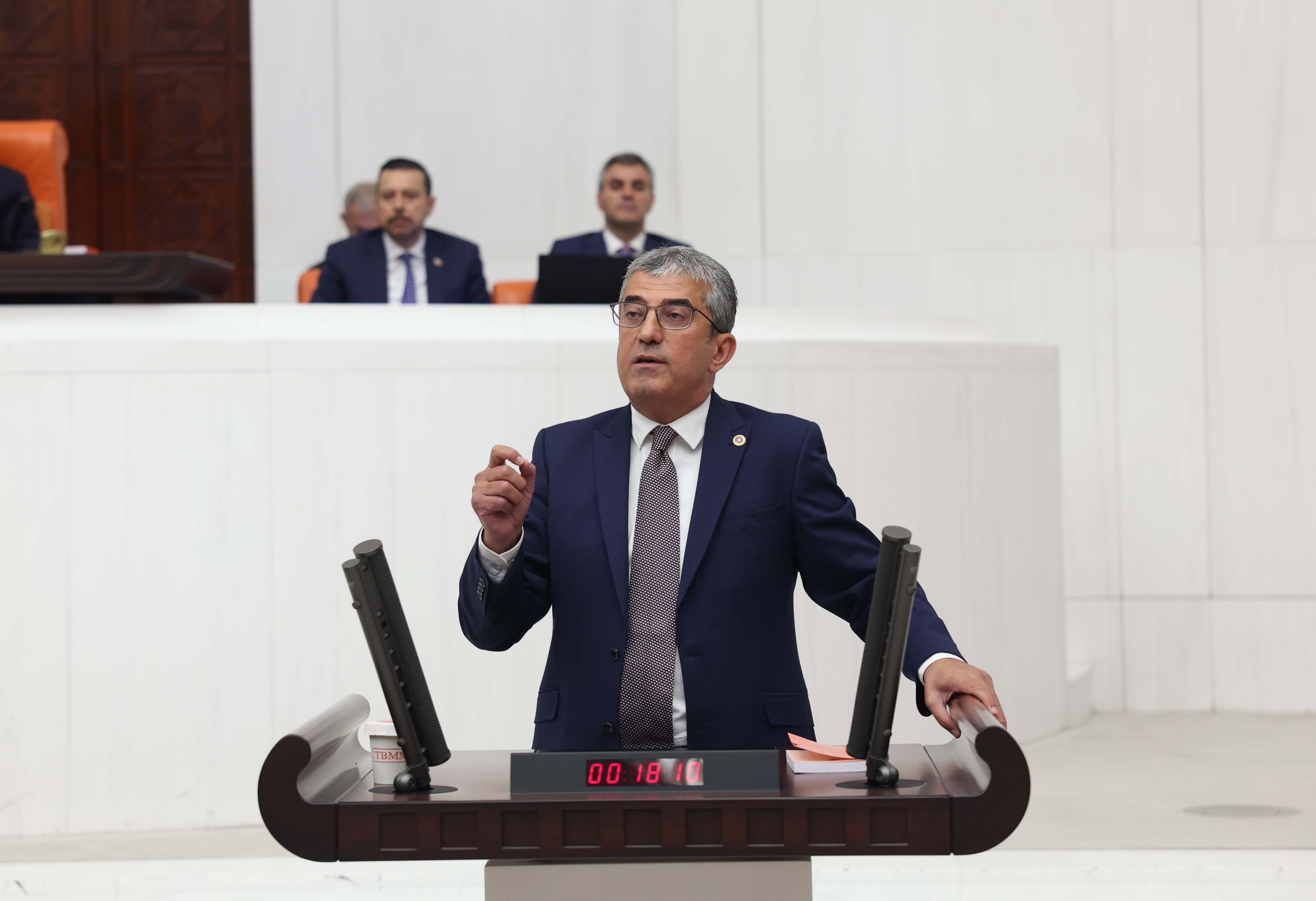 29 Temmuz’da çalışmalarına ara veren TBMM’yi, 1 Ağustos 2024 tarihli Resmi Gazete’de yayımlanan AYM kararı nedeniyle olağanüstü toplantıya çağırmış bulunuyoruz. Yapılması Gereken 1 Ağustos 2024 tarihli Resmi Gazete’de yayımlanan AYM'nin Can Atalay Kararının Okutulmasıdır!