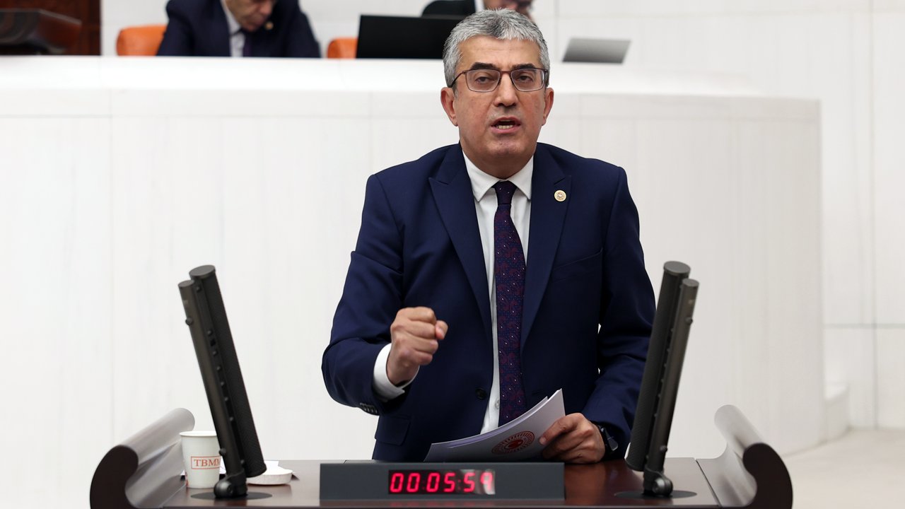 29 Temmuz’da çalışmalarına ara veren TBMM’yi, 1 Ağustos 2024 tarihli Resmi Gazete’de yayımlanan AYM kararı nedeniyle olağanüstü toplantıya çağırmış bulunuyoruz. Yapılması Gereken 1 Ağustos 2024 tarihli Resmi Gazete’de yayımlanan AYM'nin Can Atalay Kararının Okutulmasıdır!