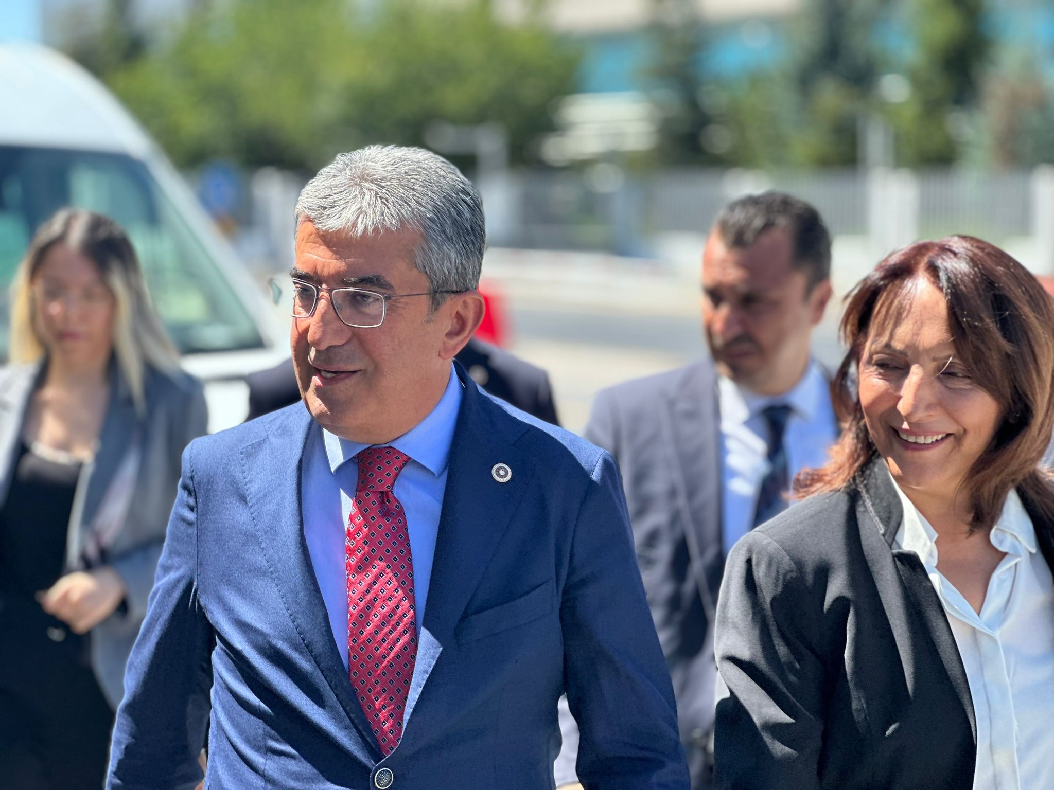 CHP, kamuoyundan büyük tepki çeken ve Kanlı Yasa olarak adlandırılan sokak hayvanları yasasının iptali için Anayasa Mahkemesi’ne (AYM) 182 sayfalık bir dilekçeyle başvurdu.